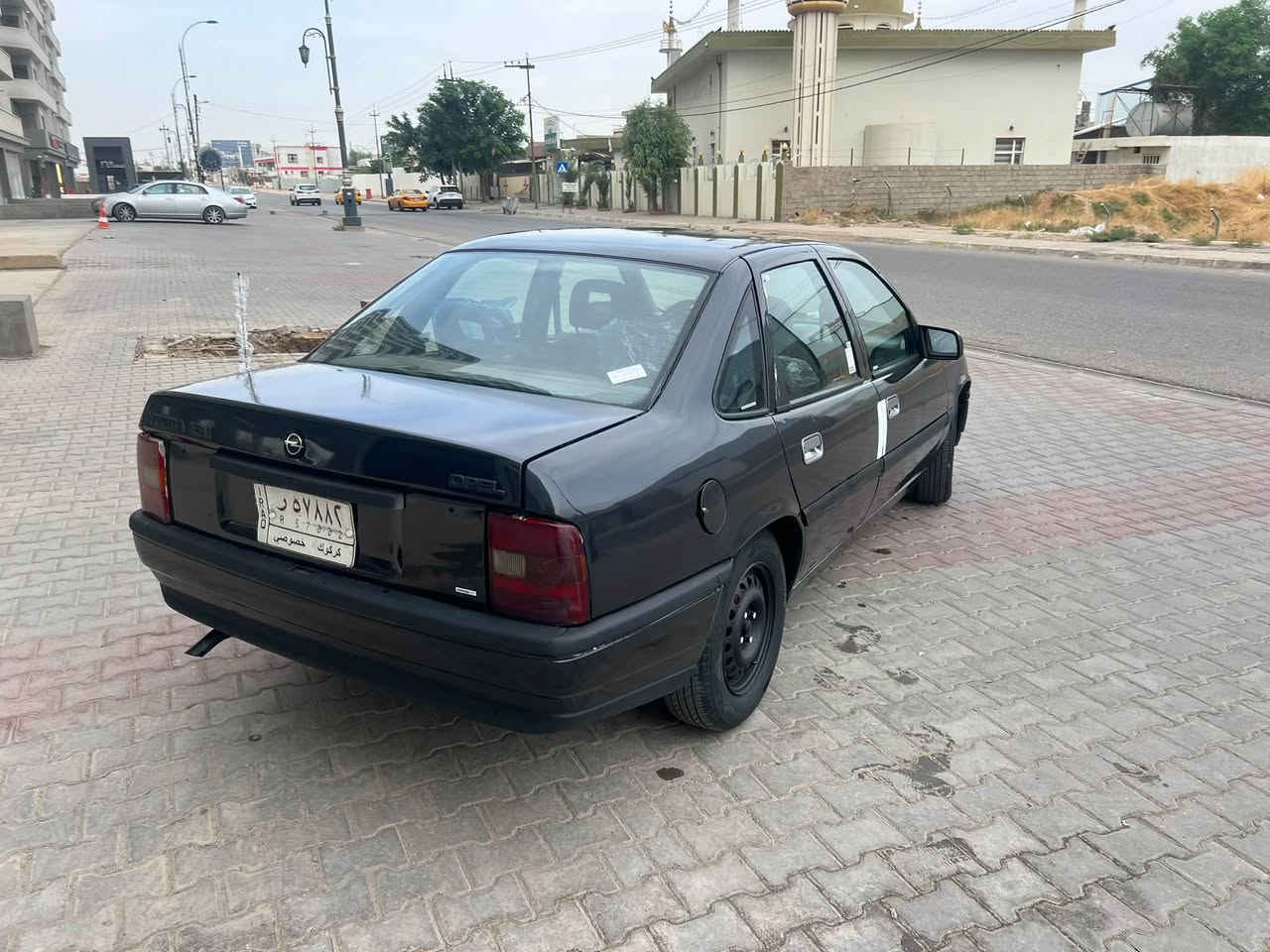مكينة 1.8 • موديل ١٩٩٢ • زجاج كهربائي