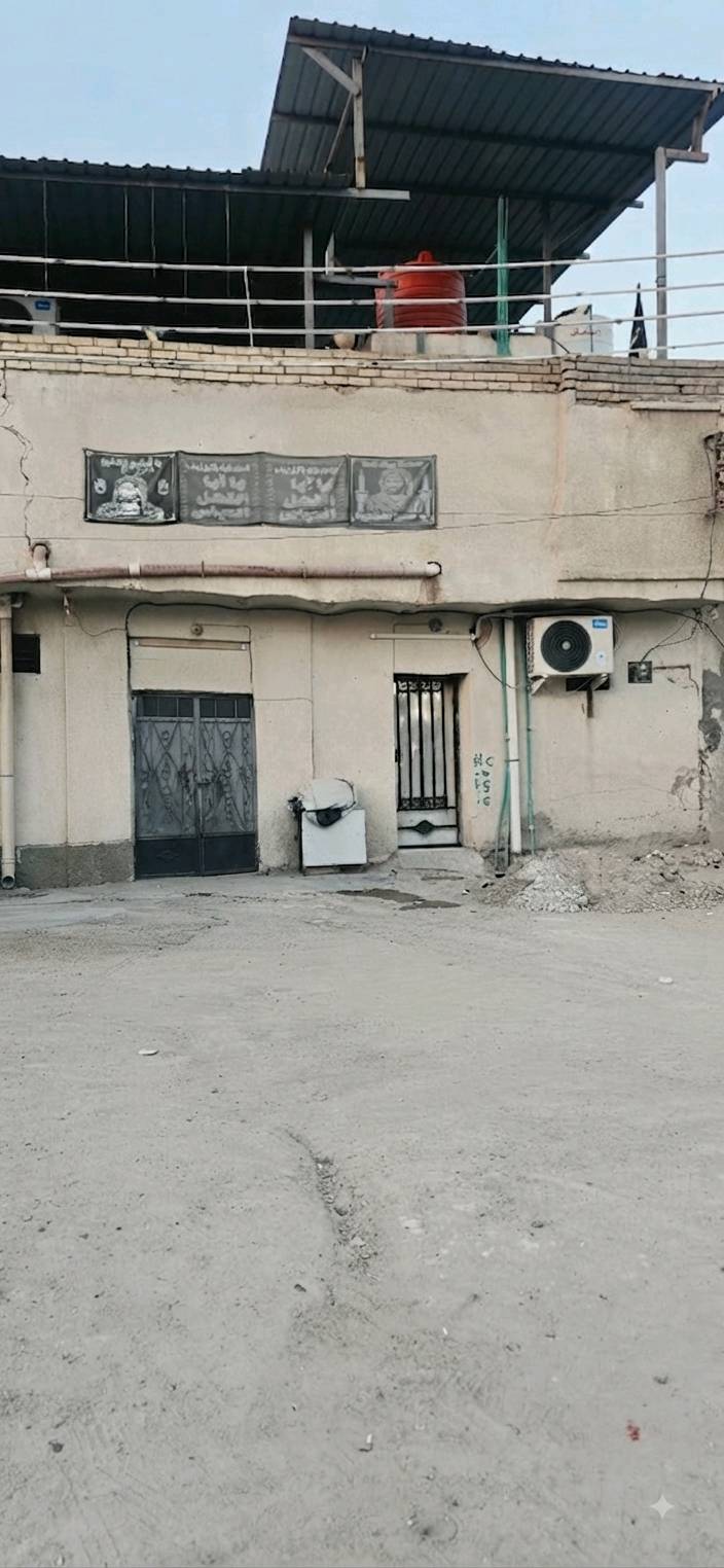 بيت للبيع بسوگ سوادي قرب جامع الحاج طوينه ع شارع العام كلش مكان تجاري مساحه 108متر طابقين البيت جاهز من جميع النواحي