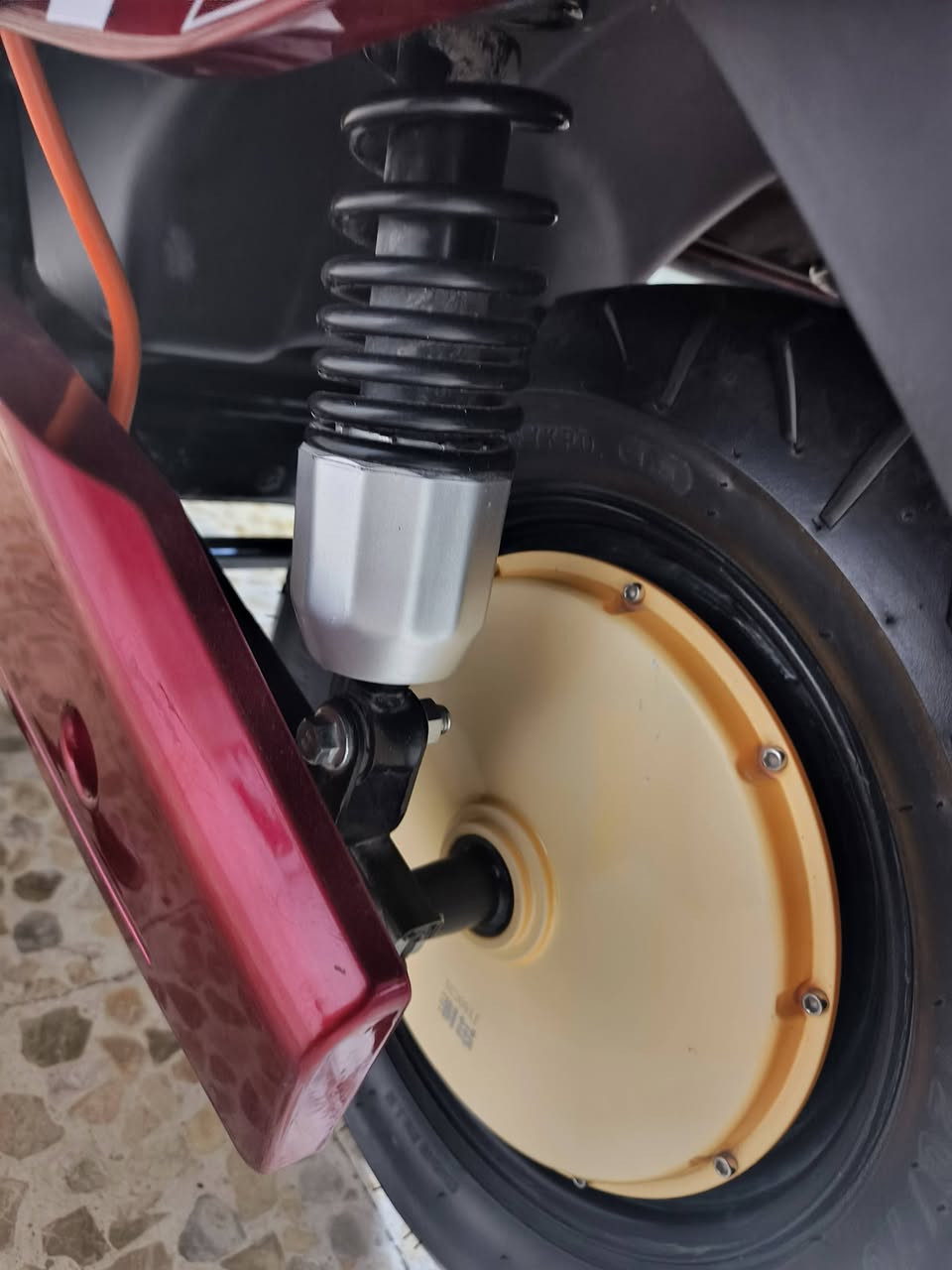 دراجه اصلي عقل 4 نمر بدلت عقل جديد ب 125 صارت 3 نمر
6 بطاريات مسطره 

نضام الرجوع لخلف 🛵

يمشي 60 كيلو او اكثر بل شحنه 

كهربائيات كله شغاله 

هاي باقي تفاصيل ودراجه كلش نضيفه بس عقل بدلت نوعيه مضبوطه 

عنواني موصل ايسر 

ادفع سعرك بل واتساب ***********
