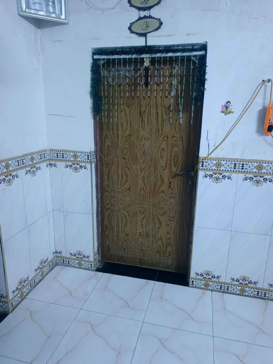 مكلف بنشر بيت للبيع مساحه ٢٠٠ يتكون من غرفتين وصاله مطبخ وديوانيه صحيات بشارع صوره تصل علا صاحب البيت ***********
