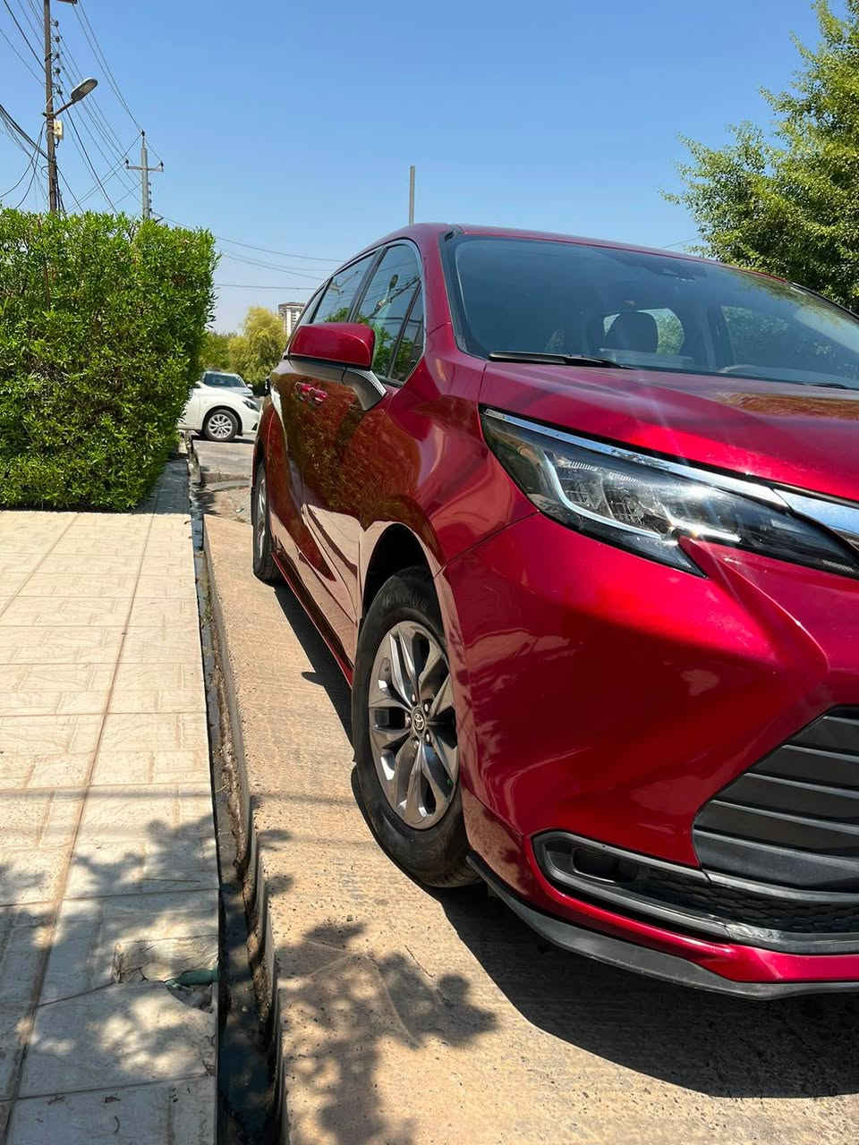 *********** 
Toyota sienna 2023 le hybrid
تويوتا سيينا ٢٠٢٣  هايبريد
٣ قطع بي صبغ بدون دواخل ايرباك بس بردةطاكس أربيل, العراق

نص مكتوب في الصور:
- 2:35 30 4 / 13 VIN STAT stat.vin