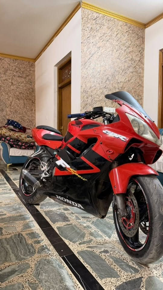 افوراي 600 دراجه كفاله مكينه وكير ما مفتوحه بلاديه مسويلها ادمه لمكينه بلكات وتنضيف مجاور ومي زيتي الاحمر دراجه 1 2 3 بطناش كهربائيات كلها شغاله دراجه ابدلها دهن LIOUI MOLY اصلي مو هاذه المضروب التر مالته 20 الف وبنازين محسن دراجه  وبيها منضومه مال زنون تسوي اليل نهار نضافتها /80/100 السعر 22 ورقه قفل قفل مكاني بغداد جسر دوار ***********
