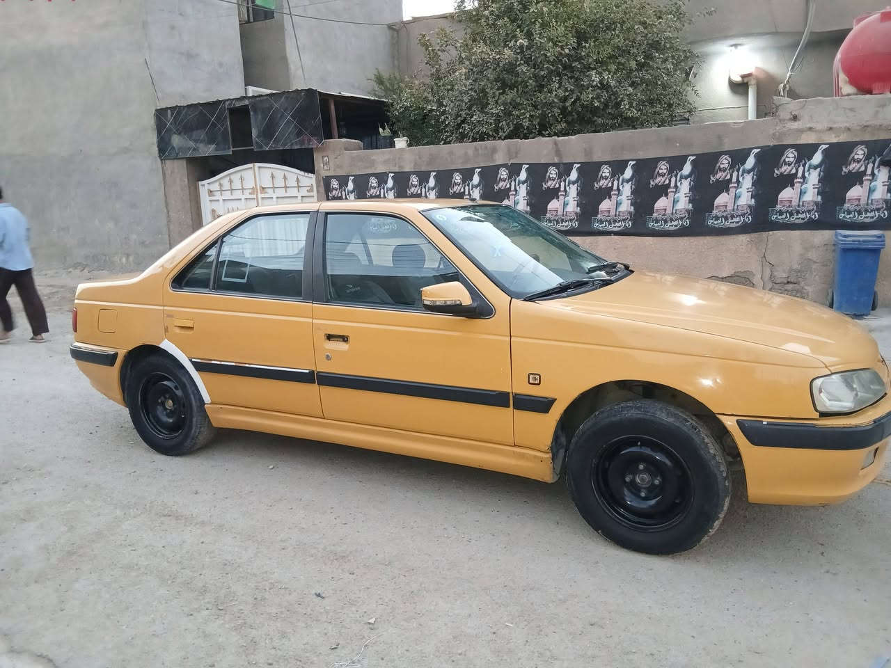السلام عليكم سياره بيجو موديل ١٥ السياره بيها باب تبديل الجهة اليسره خلف السايق والاهللالات معمره السياره رقم انكليزي السنويه صاقطه صارلها ثمانية اشهر السياره باسمنا  الاتصال *********** بغداد الامين  السعر ٤٥ وبيها مجال والشراي يتصل وبي خير ويدلل
