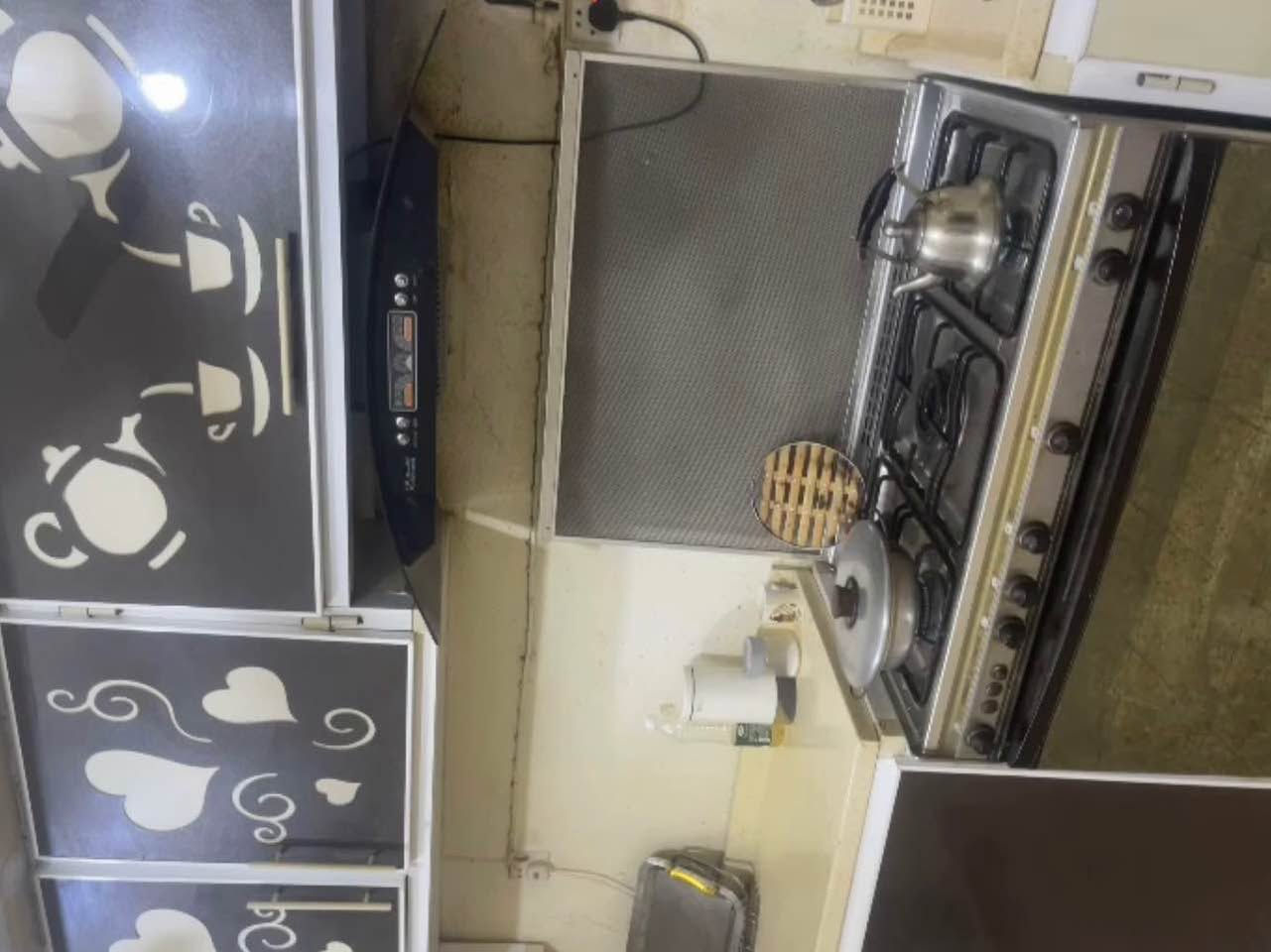 السلام عليكم كاونتر حجم كبير ٣استدارات بلون بيجي وجوزي السطح مالته مرمر سعر مليون وربع وبي مجال 
*********** عمارة, ميسان
