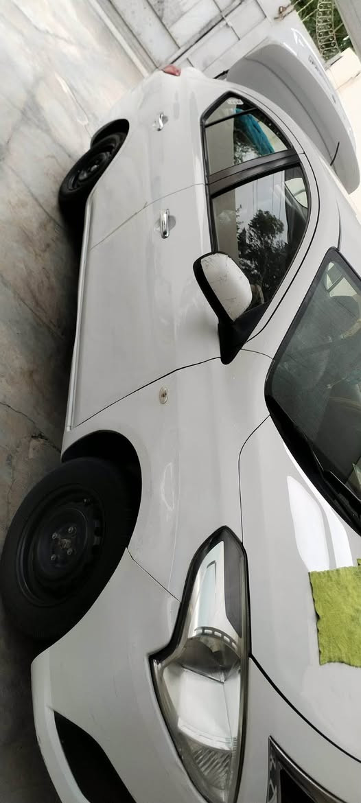 نيسان صني ٢٠١٧ هندي 
ماشيه ١١٥ كيلو 
السونر موجود بالصوره 
مكان السياره ديالى خانقين 
***********
السعر ٨٨ وبي مجال بسيط خناقين, ديالى

