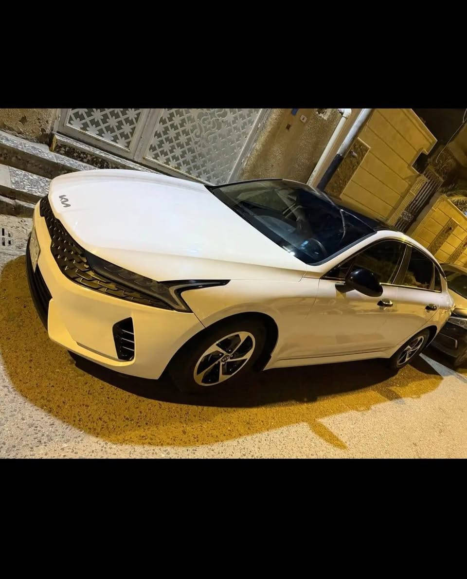 كيا كي فايف 21
ترهم مراوس 
حادث فقط بنيد بدون شاصي
رقم بصره معوقين وكاله عامه مطلقه 
سياره كلش حلوه وجديده احلى من الصور جاهزه الاخير 
مواصفات LX السعر158وبيه مجال بسيط
مكاني البصره امن الداخلي 
***********

نص مكتوب في الصور:
- 7:16 4 / 11 BidCars
- 2 / 11 7:16 BidCars