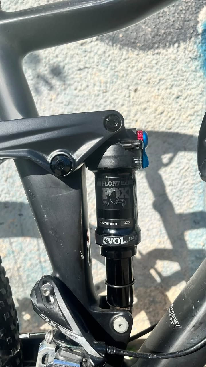 ⁨	Cube stereo hbc كاربون
حجم 29
المواصفات:
البريك shimano xt
كروبسيت shimano xt 11x2
الدبل الامامي fox rhythm 32
الدبل الخلفي fox float
درورب كيوب
ستيرن ركبة وسرج كيوب
تايرات ماكسز
السعر او الاستفسار خاص او ***********⁩
