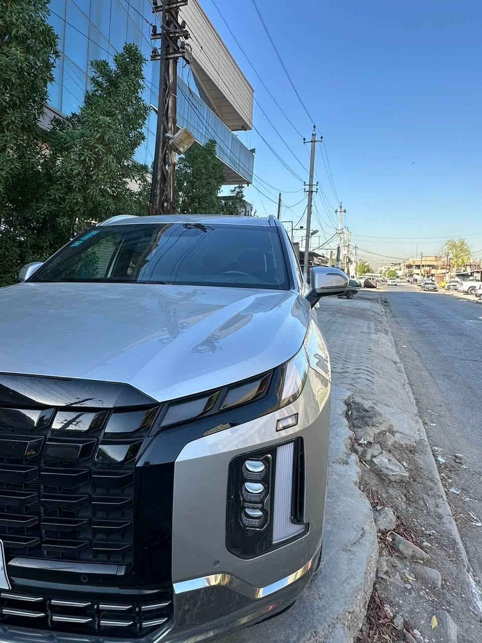 🚨 **للبيع هونداي باليسايد 2022 VIP فل كامل** 🚨

🚙 **النوع:** هونداي باليسايد  
📅 **الموديل:** 2022  
⚙️ **المحرك:** 3.5  
🛞 **الدفع:** 4×4  
📍 **الموقع:** بغداد – زيونة  
🛣️ **الممشى:** 75 ألف كم  
🎨 **اللون:** رصاصي  
🇺🇸 **وارد أمريكي**  
📄 **رقم بغداد – سنوية جديدة**

🔧 **الحالة:**  
السيارة كانت حادثها **جاملغ/وبنيد مبدل ومصبوغ**، **بدون أي ضرر بالداخلية أو اللغد أو الشاصي**، والشاصي كله **سليم**.

⭐ **فول مواصفات VIP**  
السيارة نظيفة ومواصفاتها عالية.

💰 **السعر: 37,500,000 دينار**  
🤝 التفاوض للجادين فقط.

📍 **الفحص بأي مكان يختاره المشتري.**

**للجادين التواصل خاص أو على الرقم:** 📞 [***********]
