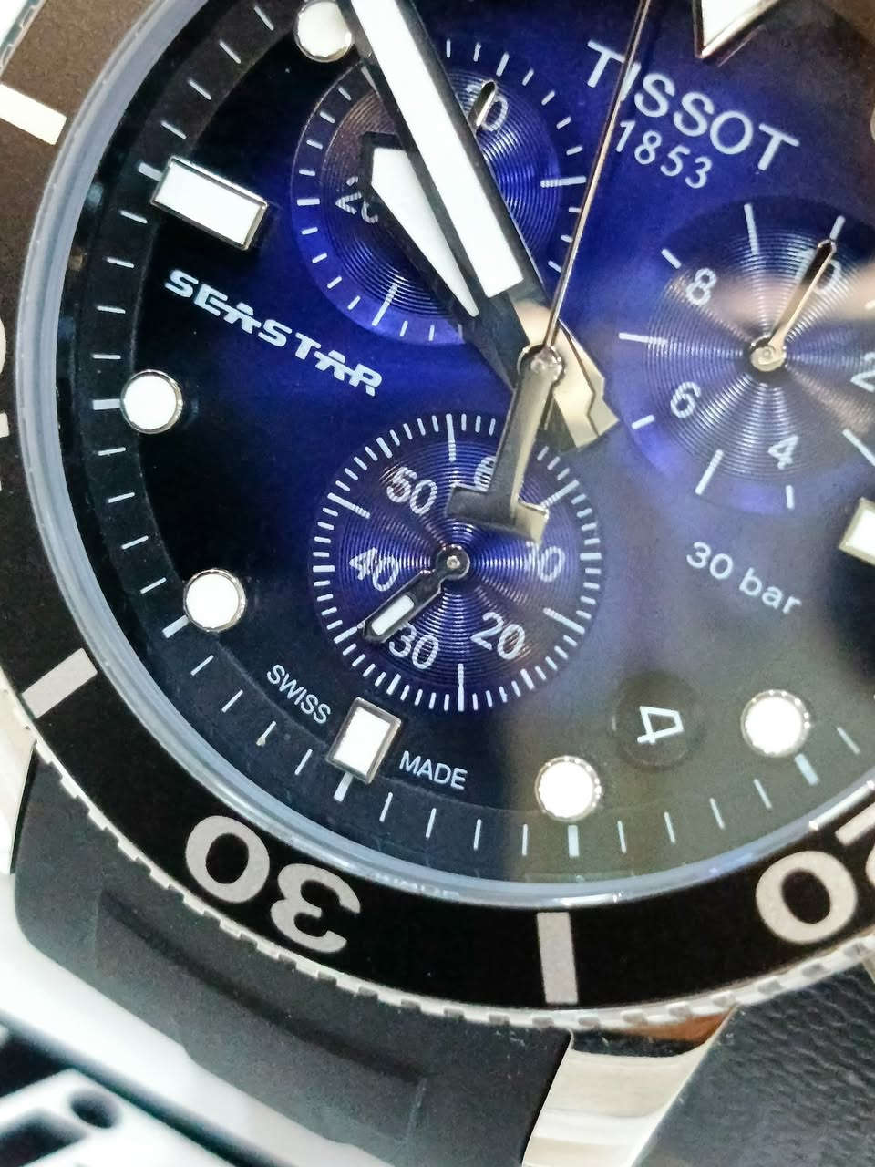 تيسوت سي ستار … Tissot C Star
الصناعه : سويسري اصلي 
الحركه : كرنو گراف 
المواصفات :
ساعة تيسوت سيستار 1000 ستانلس 
          ستيل قفل بحري ارقام لمينوس 
         مينه مميزه جدا كالجديد مع 
         المرفقات كافه 
القطر : 45 m تقريبا 
السعر 260 $ … علما ريتيل الساعه 
           مايعادل 500 $ 
التواصل :
خاص ( ماسنجر ) 
او …. إتصال مع واتساب ***********  

#البصراوي 
#للساعات
#للمتميزين
#فقط
