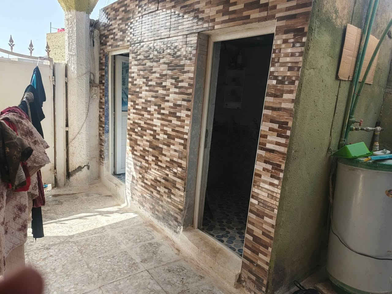 بيت للبيع المساحه 300متر العنوان الديوانية قرب عمارات الزيتون طريق سيدهاشم ابوعرابيد السعر 40وبي ومجال الاسفسار ***********
