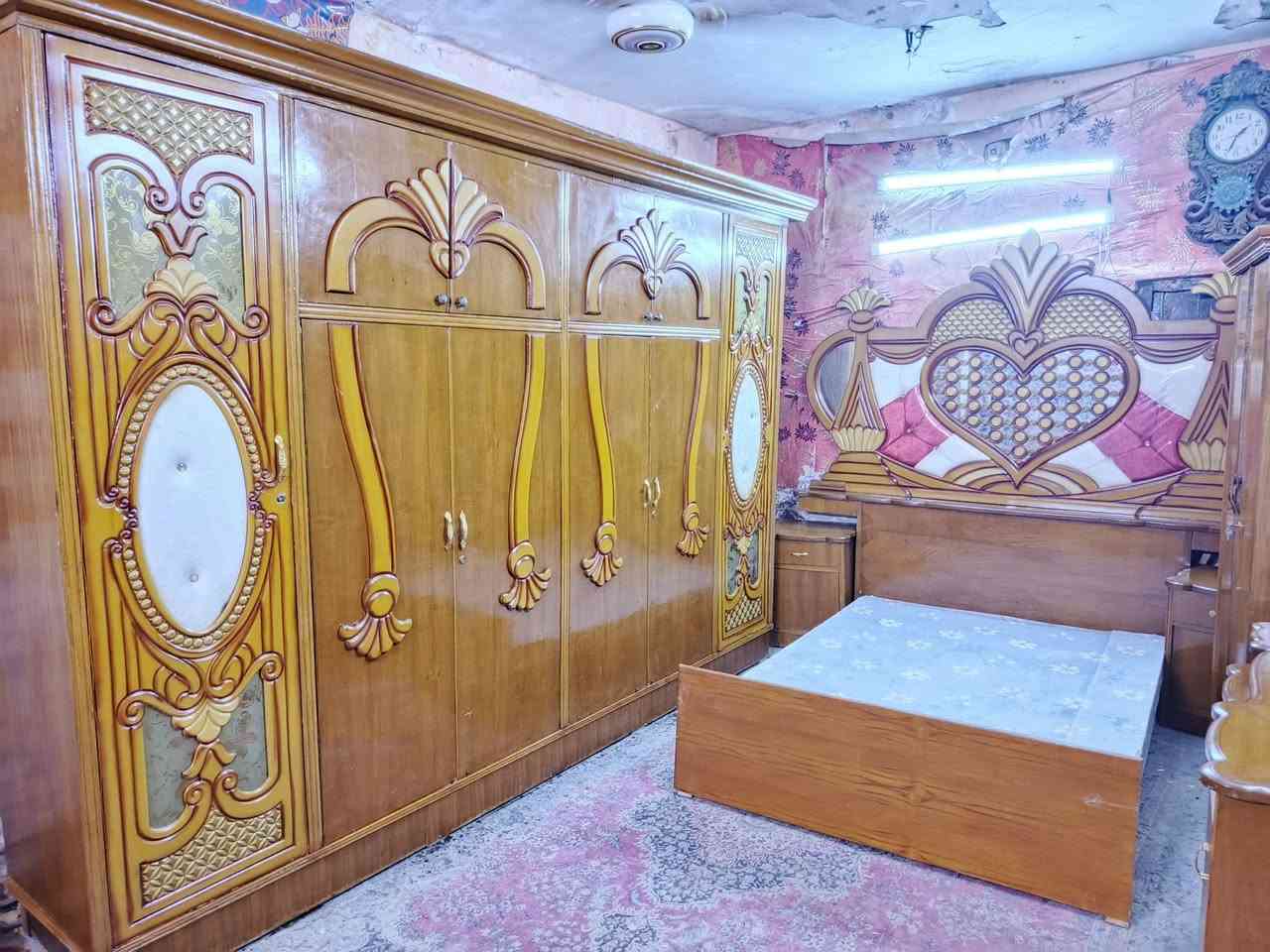 غرفه اخشاب ست ابواب ملحق للبيع ***********السعر 650صاج  الضهر جرجوبه الزاويه كنتوريه موديل حديث العنوان بغداد وكو توصيل متواجد وتساب
