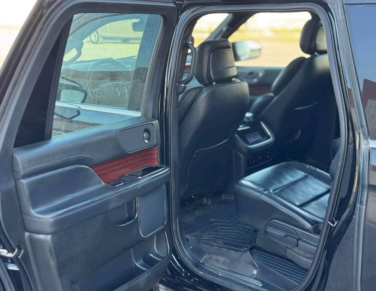 لينكولن نافيكيتور 2023 
Lincoln Navigator 2023 

ماشيه 14 الف
‏السيارة دخول جديد
المواصفات:  

- سياره فاخره ليس لها مثيل
مواصفات خياليه
- سيارة موديل2023 
- ⁠فول مواصفات اعلى  فئة  
- سيارة بمحرك 6 سلندر تون تيربو بقوة 3500  سي سي  455hp حصان
                فتحة بانوراما
   دوسات عالباب فتح وغلق  
- رادار-كاميرا ٣٦٠درجة -انارات ترحيب جانبية وخلفية وامامية 
- كشنات امامية وخلفية تدفئة وتبريد  
• كشن تحكمات كثيره 
- قيادة ذاتية السير على المسار الالي
-  لايتات زنون امامية تدور معة الستيرن
-  سيارة فول مواصفات واحد على واحد سيارة 
الحادث تبديل بنيد وجاملغ 
السعر 49.500$
الاستفسار عالخاص او الرقم  اتصال او واتس
***********
