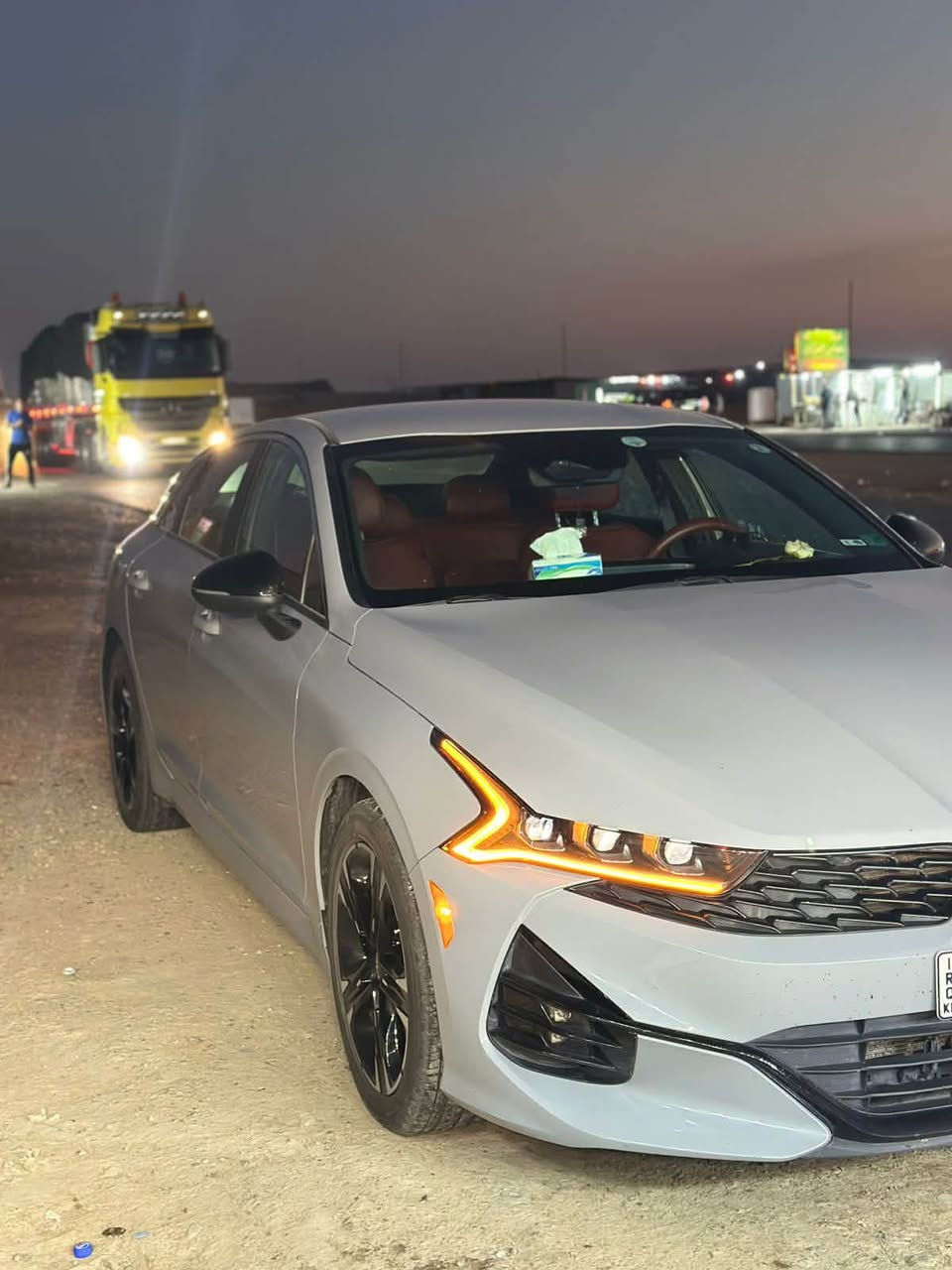 K5
لون سمنتي جتي لاين فول مواصفات ماعدا البانورما رقم اربيل محرك 1600 تيربو رقم اربيل ضررها موجود بالصورة باب مبدل مال تفصيخ وباب اللي وره السايق نصفه مصبوغ تحويل السيارة تتحول السعر 170 وبيها مجال 
رقم التلفون ***********
