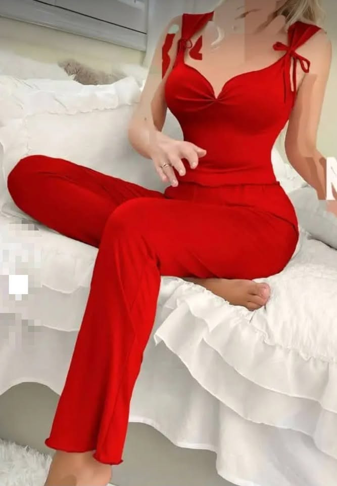 السعر 5.  الف

نص مكتوب في الصور:
- قطعة 640
- ليالي
- CODE: 01015
- صنع في مصر
- Aylen Fashion Wear code 2710
- CAMON 40 Premier 5G 24mm f/1.8 1/50s ISO427
- ایلین Eileen Homewear CODE 2265