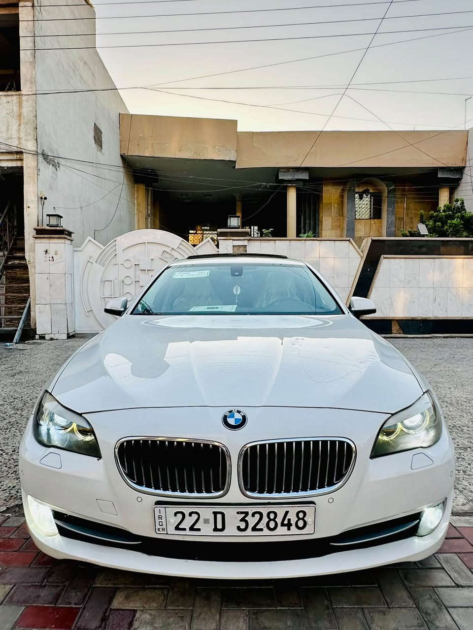 سلام عليكم للبيع 528. F10 2012خليجي عروش فول مواصفات مكفولة كفالة عامه عده شكم رصعه موضحة بالبنيد سيارة مابيها نقص برغي واحد صفر مسج ماشية 166 الف 
سيارة صدر خير من الله تخم تاير البارحة شديتة جديدة 
مواصفات
فتحة 
4 كامرات محيطية
حساسات امامي خلفي
خمس بردات
اوتو هولد 
اوتو ستار
كشنات جلد 
كشنات كهرباء
تبريد قطعتين
شاشة مع بلوتوث  اوكس 
مري شفط
جام 4 اوتو 
لايتات زنون ديناميكي متحرك
سستم صوت
ماوس تحكمات
اربع انظمة قيادة 
ايكو. نورمل. سبورت. سبورت برو 👿
سيارة جديدة جدا ومن انظف السيارات بموديلها سيارة مال جناي
سياره عارضها ب 165 وبيها مجال بسيط مكاني بغداد المنصور 
***********
