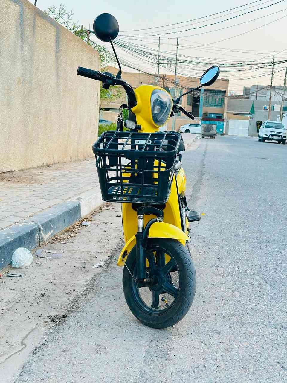 السلام عليكم دراجه شحن او بايسكل للبيع الحجم الصغير لون اصفر اخوتي البايسكل جديد سويجين تشغيل عن بعد كلشي شغال مابي كل نقص بطاريات وشاحنه اصلي باب اول ٢٠٢٦ شرط عالفحص شخط مابي تندعيلي اذا تاخذه السعر ٢٠٠ وبي مجال قليل مكاني قرب الملعب الدولي ***********
