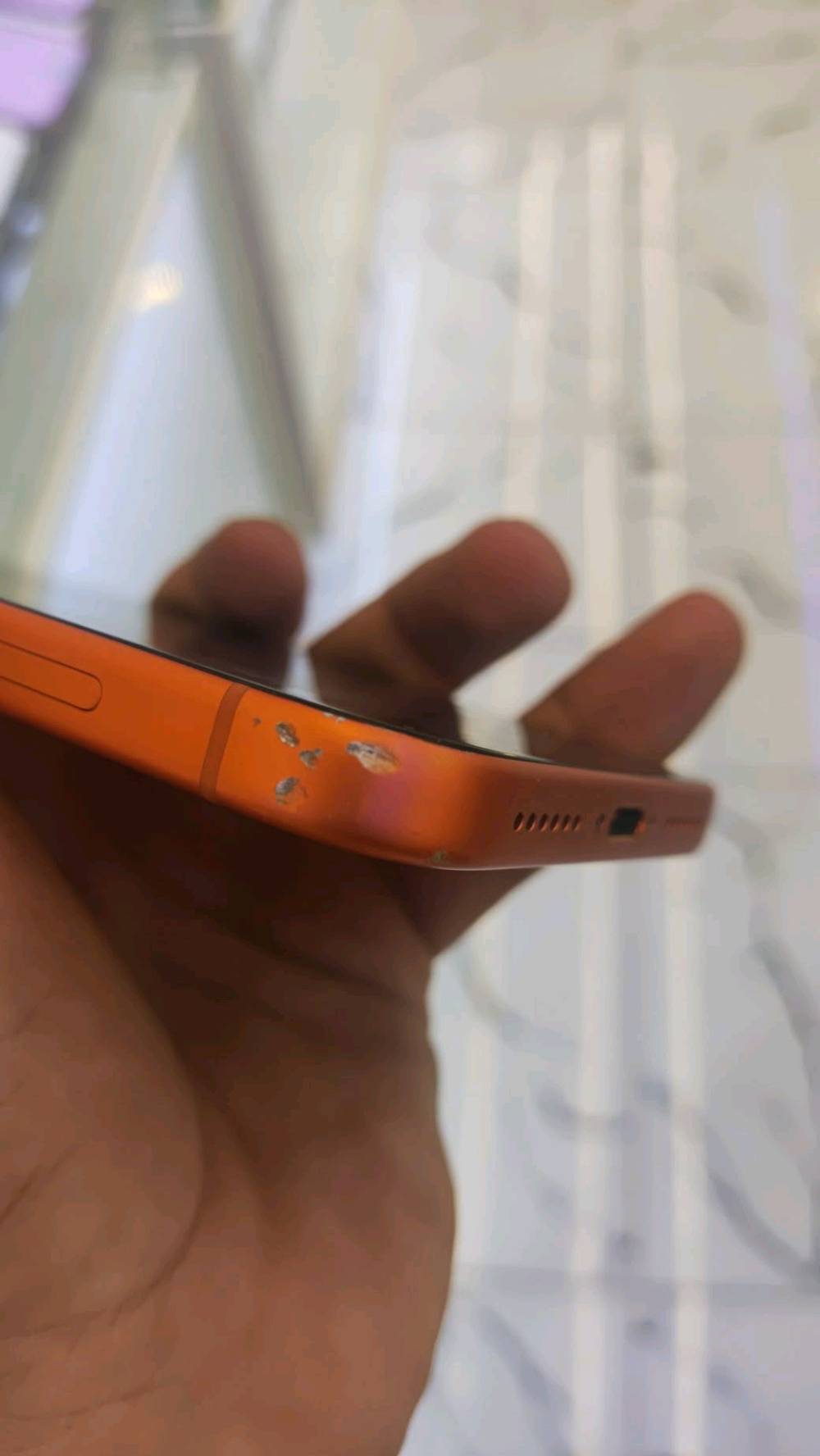 📱 للبيع iPhone 17 Pro Max

🟠 اللون: برتقالي
💾 الذاكرة: 512GB
🌍 الموديل: عربي شرق أوسط
🔋 البطارية: 100%

🔧 حالة الجهاز:
✨ جهاز أخو الجديد، نظافة وحالة ممتازة جداً
مبدل فقط كزاز الشاشة (الزجاج الخارجي)، أما الشاشة الأصلية نفسها مال الجهاز وما مبدلة ولا متغيرة.

💰 السعر: 1,650,000 دينار
🤝 بي مجال للطيبين

📍 الموقع: بغداد – الحرية
🚚 توصيل لجميع محافظات العراق
🔍 الفحص قبل الشراء

📞 للتواصل: ***********