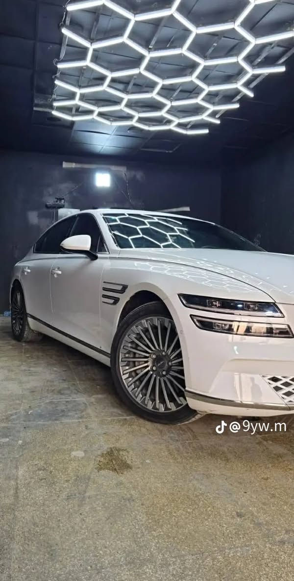 سلام وعليكم جنزز c80  موديل 2023
سياره كهرباء فقط 
الشحنه تمشي 570كيلو

سياره ورد امريكي 
فول موصفات 
حساسات كامله كامرت 360درجه 
ردارات
بيبان شفط 
كشنات تدفه تبريد 
تحكمات كامله 
دخل جلد طبيعي 
رقم الهاتف 
***********
مكانه بغداد دوره
