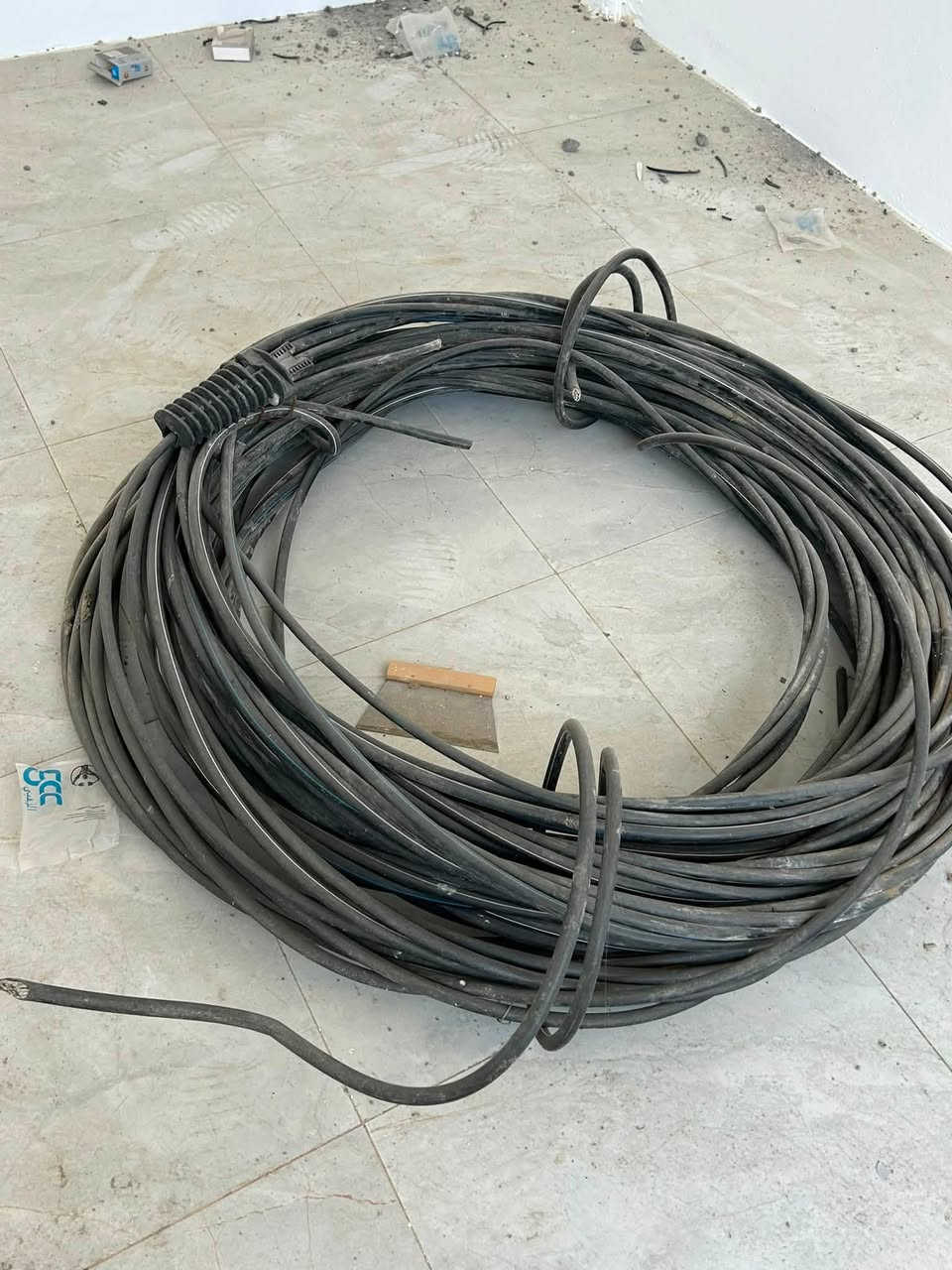 ضفيره حجم ٥٠ طول  ٤٨متر  سعر ٢٠٠
رقم ***********
