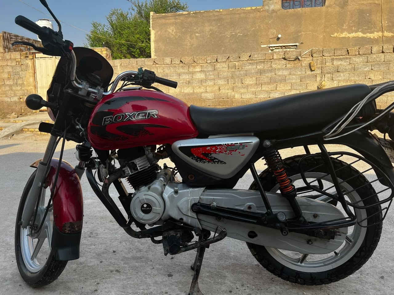 دراجه بوكسر رقم وسنويه بسمي 2018 طالعه 2019 كلاسك دراجه حلوه ومرتبه ما ناقصه اي شي  كرهبائيات شغاله كله  مال جناي  مراوس بدايون عادي مكانه قضاء الدوايه لتواصل واتساب او تصال ***********...؟. وليرد يراسل يكت تم!!!!!!!!
