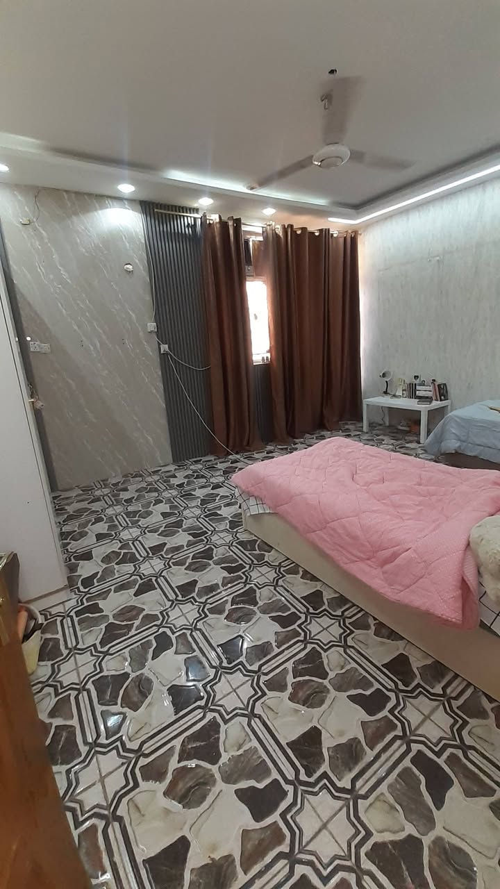 السلام عليكم
بيت للبيع المدائن خلف الامام منطقة الدور.. المساحة 150 متر .. طابقين الطابق الاول إستقبال ومطبخ وحولي وغرفة نوم وصحيات داخلية وخارجية..والطابق الثاني 3 غرف نوم وحولي وصحيات... مؤجر حاليأ بسعر 500 

السعر على الخاص أو الإتصال على الرقم.. ***********
