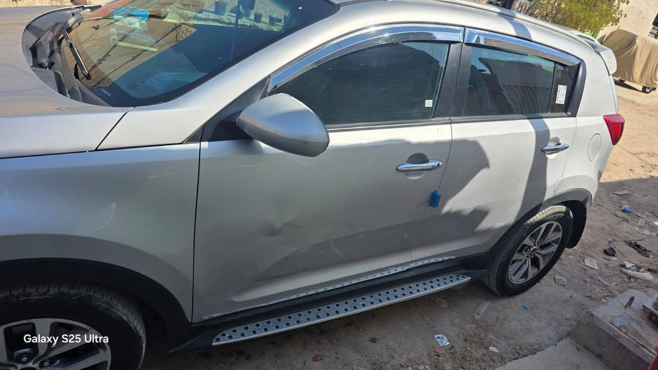 السعر 125وبيها مجال قليل
سلام عليكم سبورتج 15امريكي 
محرك وكير خير من الله تبريد ثلج 
كشنات جلد جديد مسويها 
شاشه فول كبيره 
تخم تايرات 
تشغيل عن بعد ابلادي مسويها 
بيها بابين عكس السايق مبدلات 
جاملغ امامي مصبوغ 
باب خلف السايق بي بارد 
مغلفه الجام ضد الشمس
بسمي السياره  سعر 125وبيها مجال قليل
 ***********

نص مكتوب في الصور:
- Galaxy S25 Ultra