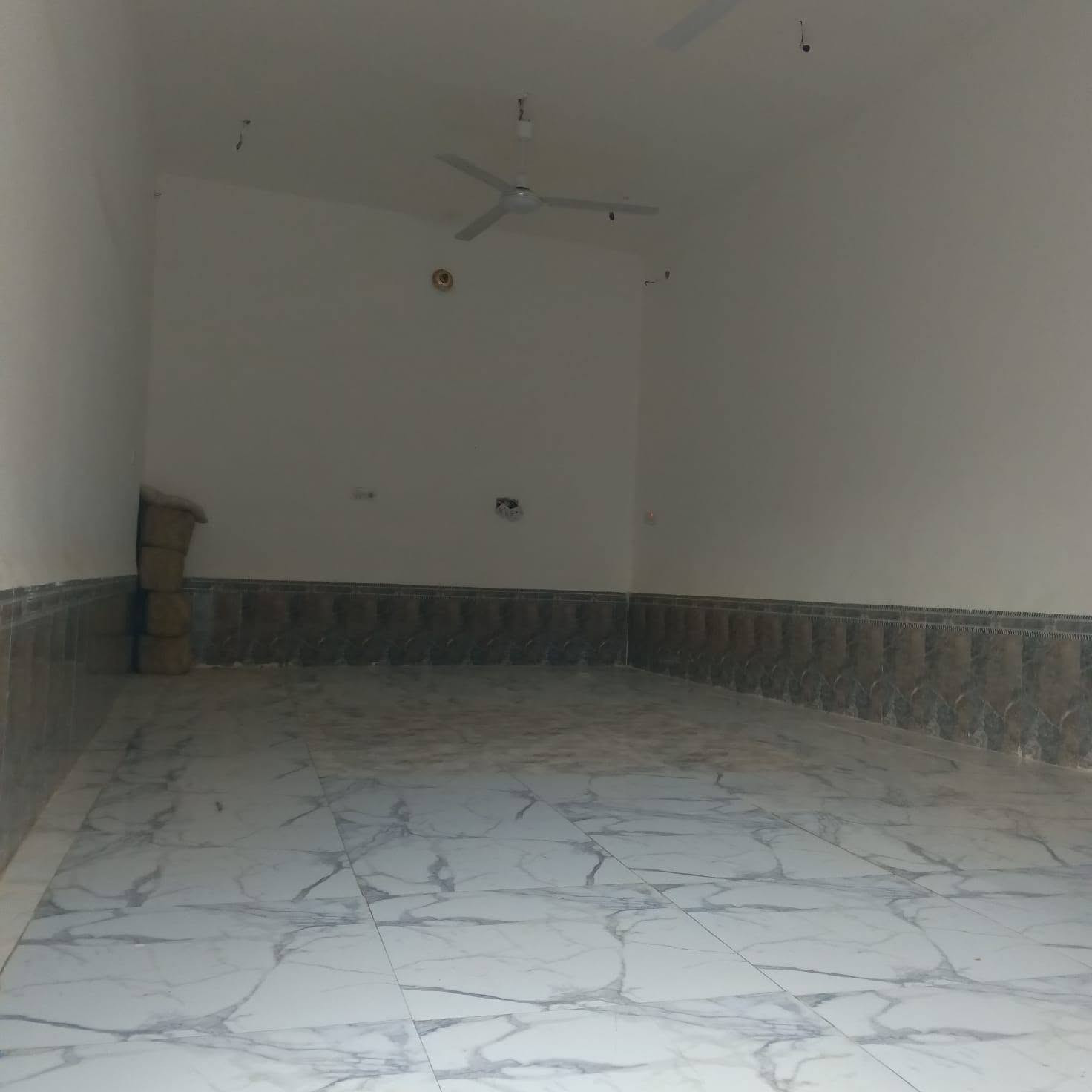​🏡 للبيع: بيت مع قطعة ملحق 🏡
📍 المساحة الكلية:
• البيت: 150 متر مربع (عكادة)
• الملحق: قطعة مجاورة 150 متر مربع
​📐 تفاصيل بناء البيت:
​استقبال: 7 أمتار
​صالة: 6 أمتار
​مطبخ: 6 أمتار
​غرفة نوم: 5 أمتار
​صحيات داخلية وخارجية
​طارمة: 5 أمتار
​✨ المميزات والخدمات:
​الخدمات كاملة: (ماء إسالة - كهرباء - مجاري)
​المعاملة موجودة في البلدية
​💰 السعر: خاص (عند الاتصال)
​📞 للتواصل والاستفسار:
​***********
​***********
​💡
