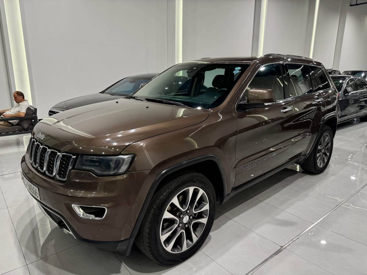 جيب گراند شيروكي 2018 (خليجي وكالة هارلم)
فول مواصفات 4x4 Limited Plus 

دفع رباعي ، بانوراما ، 3 شاشات ، كشنات تبريد و تدفئة ، حساسات امامي و خلفي ، شاشة كار بلي

كفالة عامة بدون حادث بدون صبغ بدون تبديل فقط
و حتى الدعاميات بشرط ماشية قليل 61 مايل
سيارة جديدة كلش و متصرف دينار عليهة

كلشي بيهه بشرط كير ومحرك وكهربائيات وصدر بدون نقص برغي

رقم وسنوية وهزة جديدة بأسمي 
مكاني اربيل 
السعر ( 235 ورقة ) وبيهه مجال للشراي

***********
*********** أربيل, العراق
