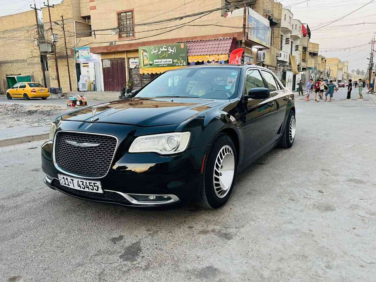السلام عليكم…..
كلايسلر أوباما 2016 أصل أصل 
—————-
(خشم جاملغ صبغ ونص البنيد بدون دواخل بدون أيرباك)سونار مرفق معه المنشور
—————
رقم بغداد الدولي سنوية جديدة وهزة جديدة ولوحات دولية تحويل ثاني يوم 
————
السيارة فئة c 300. مكينه 3600
تحكم ستيرن جهتين 
شاشة چبيرة تدعم نظام ابل كار بلاي 
تشغيل عن بعد 
كشتات جلد 
تدفئة كشنات امامية 
منظومة زينون LED عالي ناصي أعلى مستوى 
تخم تاير + ويل مايباخ أصلي توني شادة 
———————- 
ماشيه 96 الف حقيقي
السيارة جاهزة على آخر حباية وماعوزهة برغي 
(مكينة وگير وتخم تاير وحدادية وتبريد وأكسل كلة مكفول)
ترابك وين ماتريد 
———————
السعر 162 وبيهة مجال للشراي  ارخص اوباما بالعراق 
عنواني بغداد
رقمي ***********
