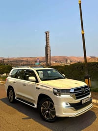 لاندكروزر GXR • V8 • ٦٧٠٠٠ كم