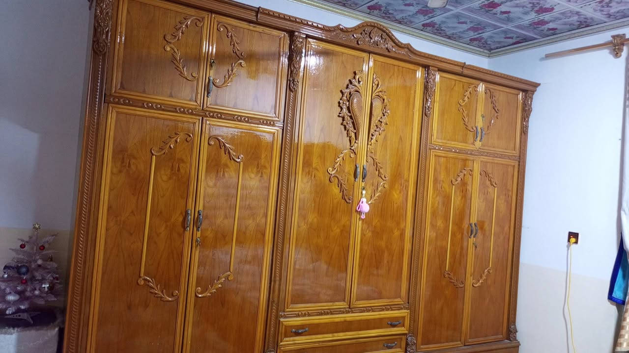 غرفه خشب • مستعمل أقل سنة • سعر خاص
