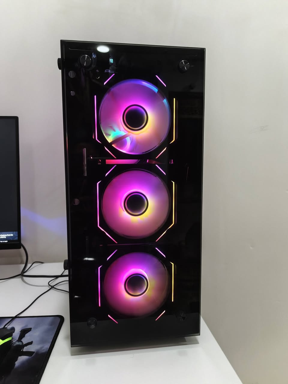 تجميعه PC
مواصفات

🖥️ PC مالك

🎮 كرت الشاشة: AMD RX 580 8GB

⚙️ المعالج: Intel Xeon E5-2640 v4

🧩 اللوحة الأم: X99

🧠 الرام: 16GB DDR4

💾 SSD: 128GB

💽 SSD256GB

🔌 مزود الطاقة (PSU): 550W

🖥️ الكيس: CAES 4 FAN RGB

مكاني حي البتول رقمي موجود واتساب وما سنجر ***********
السعر 400الف

