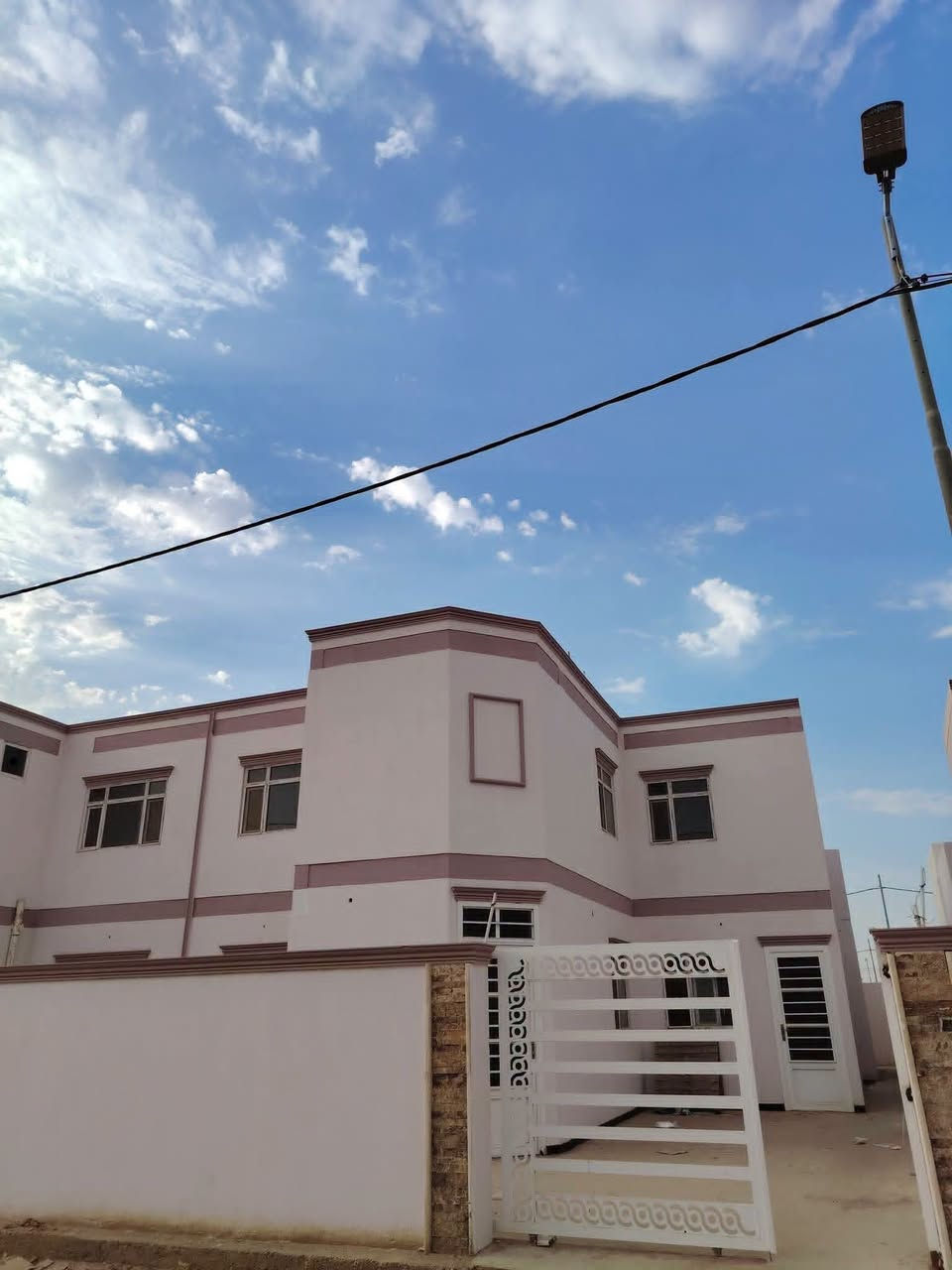 بيت طابقين للبيع في مجمع قرية السلام موقع مميز مقابيل حديقة بدون تطلوعه وبدون فسخ !!! 🔈📢
.
- طابقين 200 م مرحلة ثالثة جاهز للسكن صاعد مصرف.
- سعر البيت الكلي 185.
- واصل 60 مطلوب أجور ترويج معاملة واجور الشركة.
- الباقي 125 كل شهر 662.
- موقع البيت مميز مقابيل حديقة.
- استلام البيت مباشر بعد ترويج المعاملة.
- بدون تطلوعه + فسخ العقد على صاحب الدار.
.
يتكون البيت من :-
.
- غرف نوم عدد 4
- صحيات عدد 4
- صالة عدد 2
- استقبال
- كراج + حديقة
.
موقع المجمع :-
النجف \ طريق نجف مناذرة \ عامود 112 \ قرب محطة وقود اللهيبي.
.
للاستفسار :- 
الاتصال على الرقم 
.
- *********** -
.
او المراسلة على الواتساب
.
- *********** -

نص مكتوب في الصور:
- مدرسة 464 463 5*********** 476 477 21 474 475 460 459 20 472 473 458 457 470 471 456 455 468 469 454 453 449 450 451 452 439 438 437 436 430 432 434 431 18 433 435 414 416 418 422 421 420 419 413 17 415 417 554 553 552 550 548 546 544 542 540 538 536 534 532 555 551 549 547 545 543 541 539 537 535 533 531 610 609 6*********** 599 597 595 593 608 606 604 602 600 598 518 517 374 373 372 371