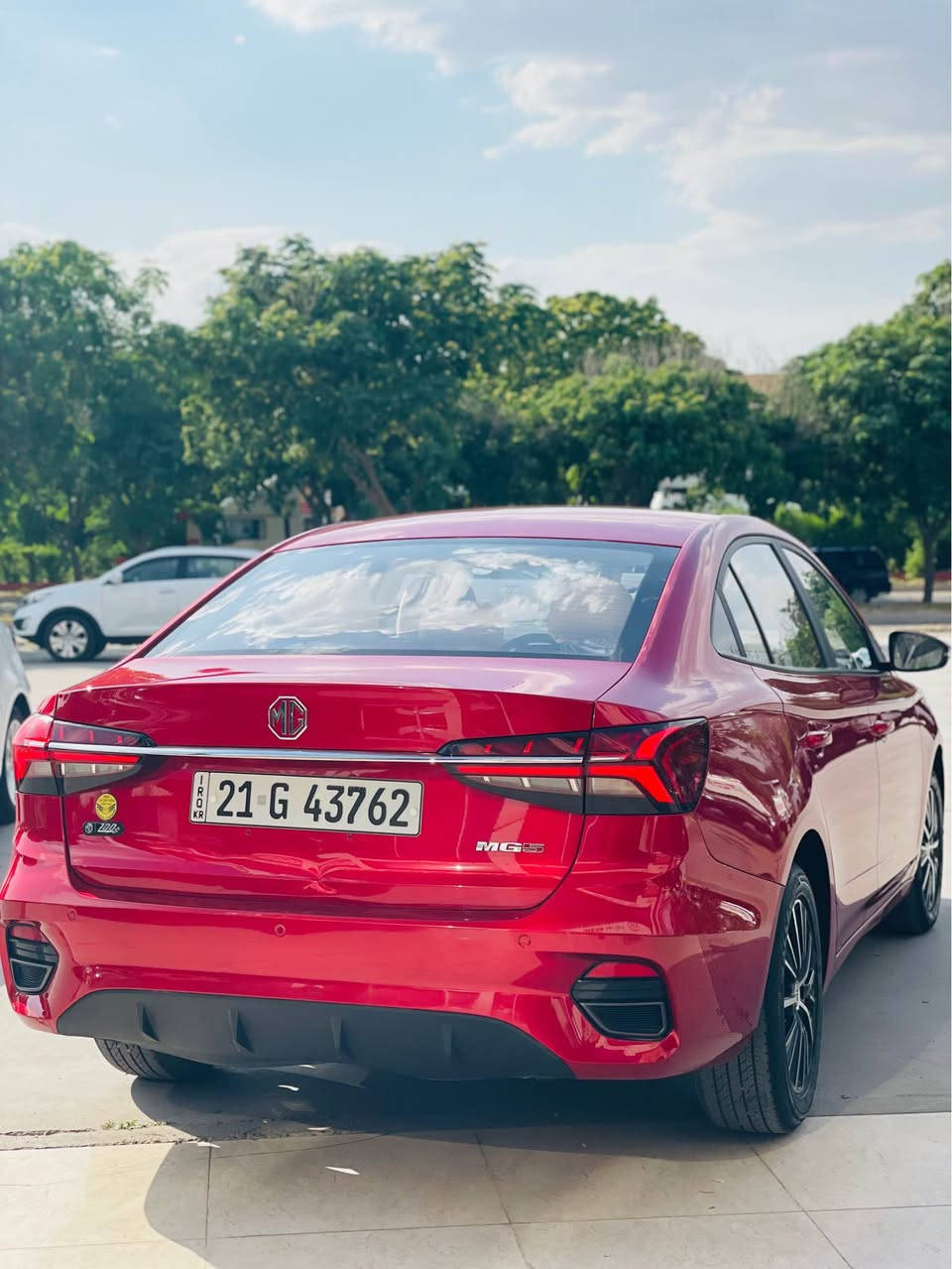 MG5 2024 ڕەنگی سور 
سەیارەکە هیچی پێوەنیە تەنیا چاڵێک نەبێ لە سنوق سەیارەیەکی جوان و تاک ، 30 هەزار ڕۆشتووە و زەمانی شەریکەیە بستێکی دۆسەکەی لە ژێرەوە تۆزێک ڕوشاوە و دیار نیە و زۆر جوانە سەیارەکە .
نرخەکەشی ١١٠ گڵاو مەعمەلەیەک.
***********
*********** كالار, السليمانية
