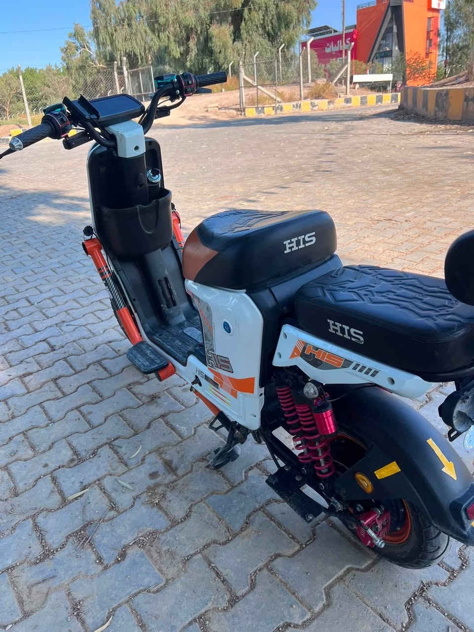 دراجه شحن للبيع موديل 2025 🔋🔥
H900 او 
H15
نضافه كدامك بل صوره نضيفه وخير من الله 

كهربائيات كامله مابيها اي نقص 

بطاريات قويه🔋

تايرات جدد امامي وخلفي 

 جوبلس فيتنامي الاصلي 

السعر 425 وبيها مجال 

مكان الدراجه   (ديالى بعقوبة  )

 تواصل خاص او على الرقم 

***********
