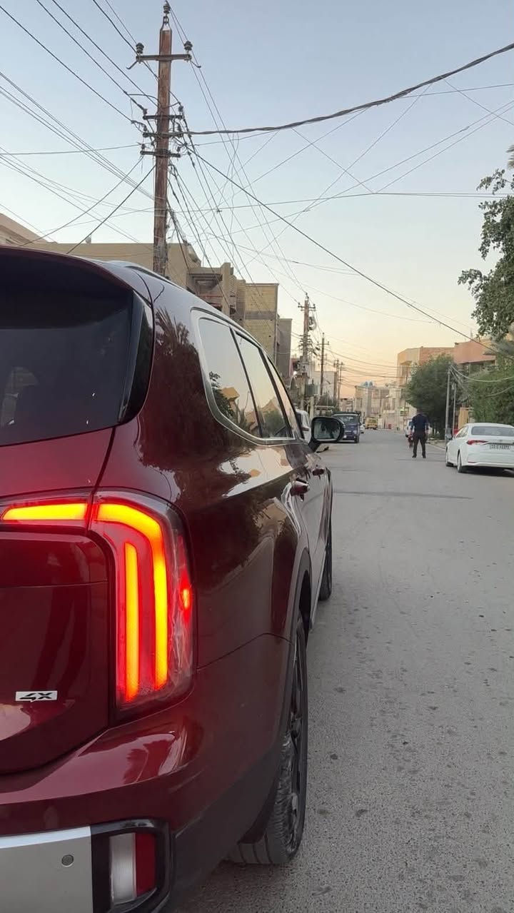 🔥 للبيع: كيا تيلورايد 2024 وارد أمريكي 🔥
📍 الموقع: بغداد / الدورة

📍 التفاصيل:
✔️ الموديل: 2024
✔️ الماركة: KIA Telluride
✔️ وارد: أمريكي 🇺🇸
✔️ اللون: خمري مميز 🔴
✔️ الفئة: 4X4

⚙️ المواصفات:
✔️ محرك 6 سلندر (V6) قوي
✔️ قير أوتوماتيك
✔️ دفع رباعي 4X4
✔️ شاشة كبيرة + عدادات ديجيتال
✔️ كاميرا خلفية + حساسات
✔️ مثبت سرعة + تحكم بالمقود
✔️ تشغيل بصمة + دخول ذكي
✔️ داخلية جلد فخمة ونظيفة
✔️ فتحة سقف 🌤️
✔️ مكيف ثلج ❄️
✔️ نظام صوتي ممتاز 🎵
✔️ إضاءة LED حديثة
✔️ جنوط رياضية

🚗 الحالة:
✔️ السيارة نظيفة جداً
✔️ صبغ جام لغ أمامي
✔️ جاهزة للفحص بأي مكان

💰 السعر: 27,500

📞 للتواصل:
***********
