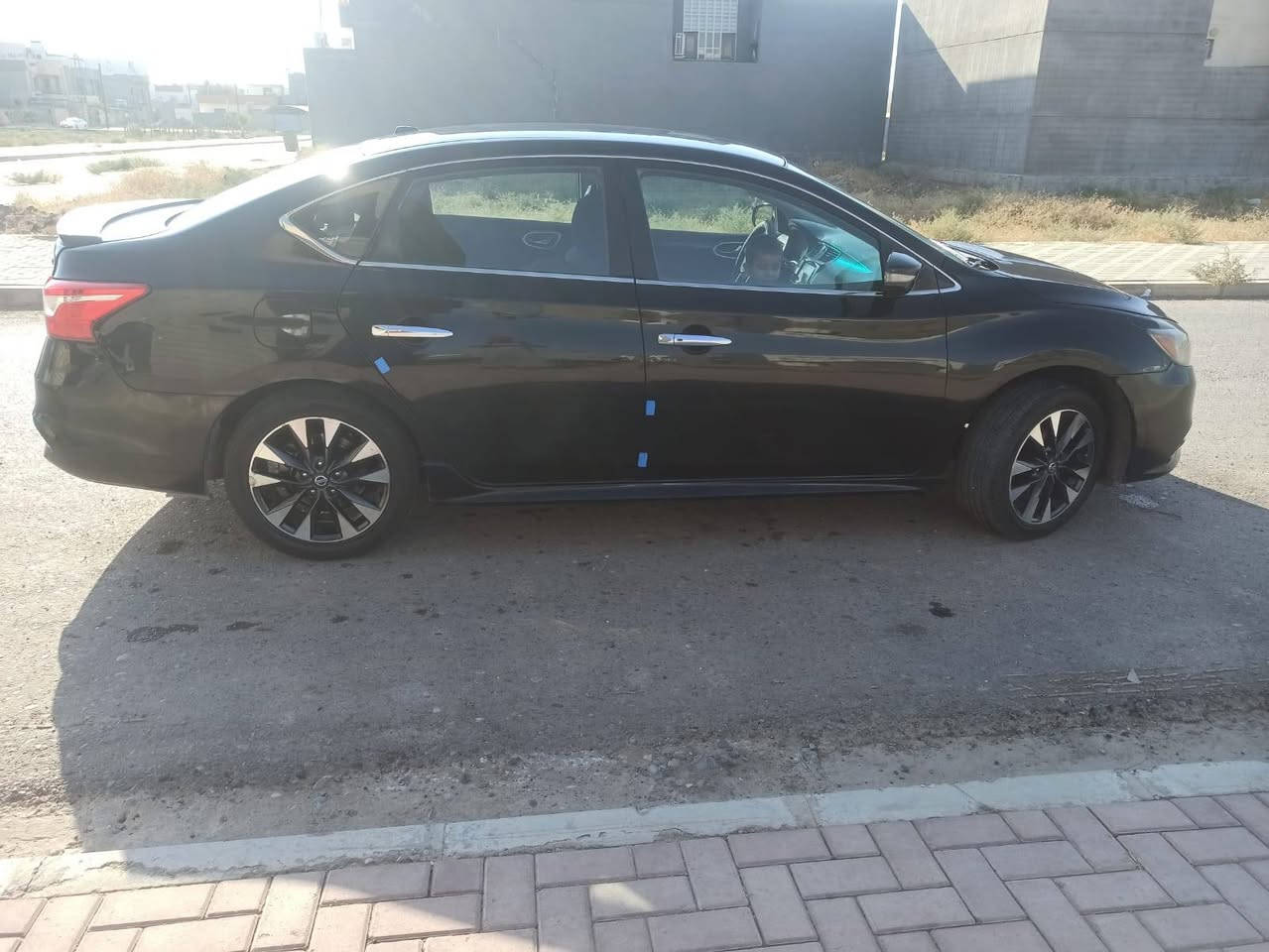 السلام عليكم سيارة نيسان سنترا أمريكي 2019 طخم تايرات جدد باتري جديد صدر كشن هيتر سيارة نظيفة مواصفات SR سنوية جديدة بأسمي هزة  والسونار موجود السعر 100  وبيه مجال ريرهم مراوس النترا كورلا 2017 لون ابيض او سلفر  الاتصال ***********
