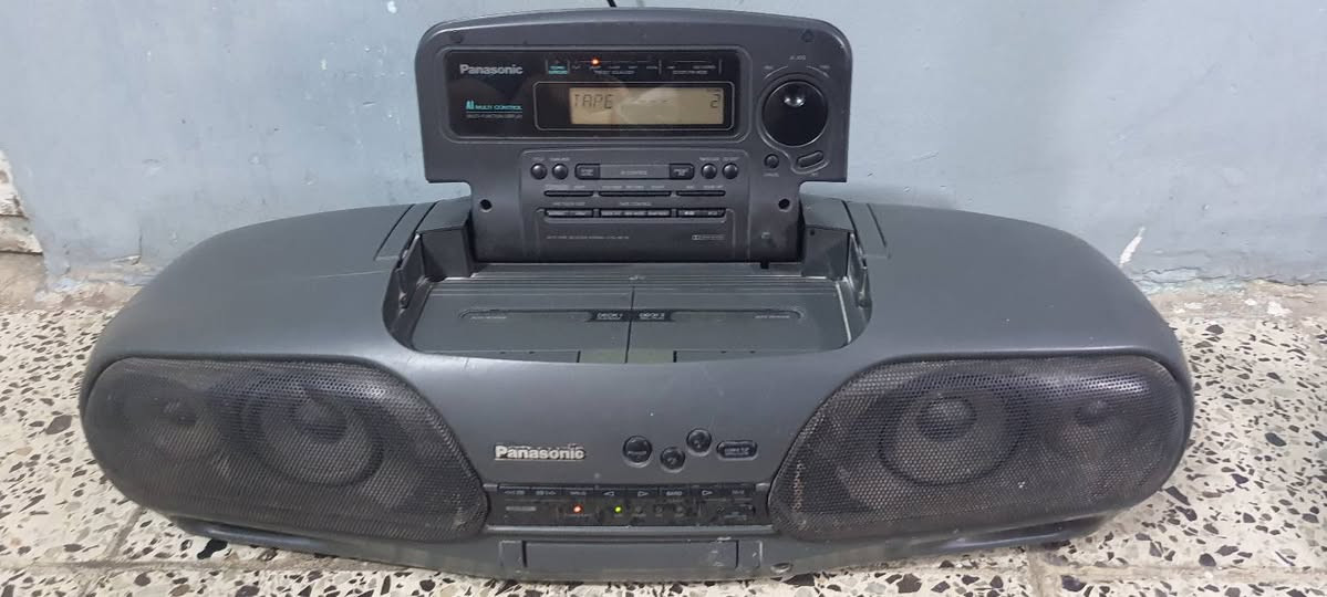 مسجل Panasonic ياباني أصلي نضيف شغال كامل 
سيدي 
كاسيت 
AUX
راديو

السعر 50  وبي مجااال أو مراوس براديو صغير أصلي

العنوان بغداد تواصل ***********
