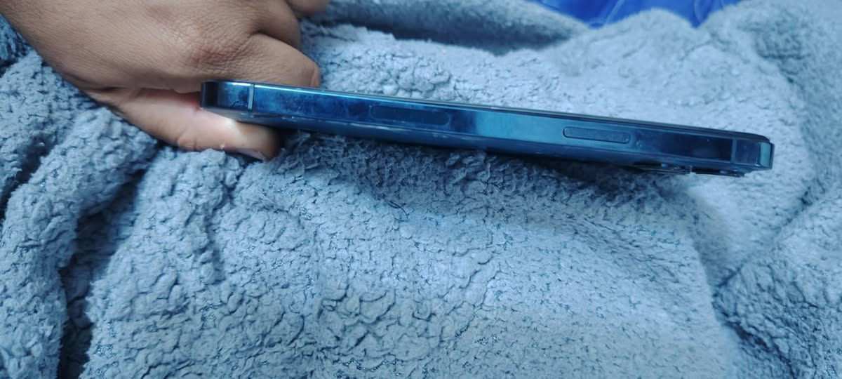 ايفون 12 برو ماكس  مبدل شاشة اصلية  وكالة فقط شاشة  مبدلة باقي بلادي فيس ايدي شغال
وظهر مكسور مثل مموضح بالصورة    الذاكرة 256 البطارية 83

السعر 375 العنوان بغداد مدينة الصدر 
الرقم *********** متواجد واتساب

