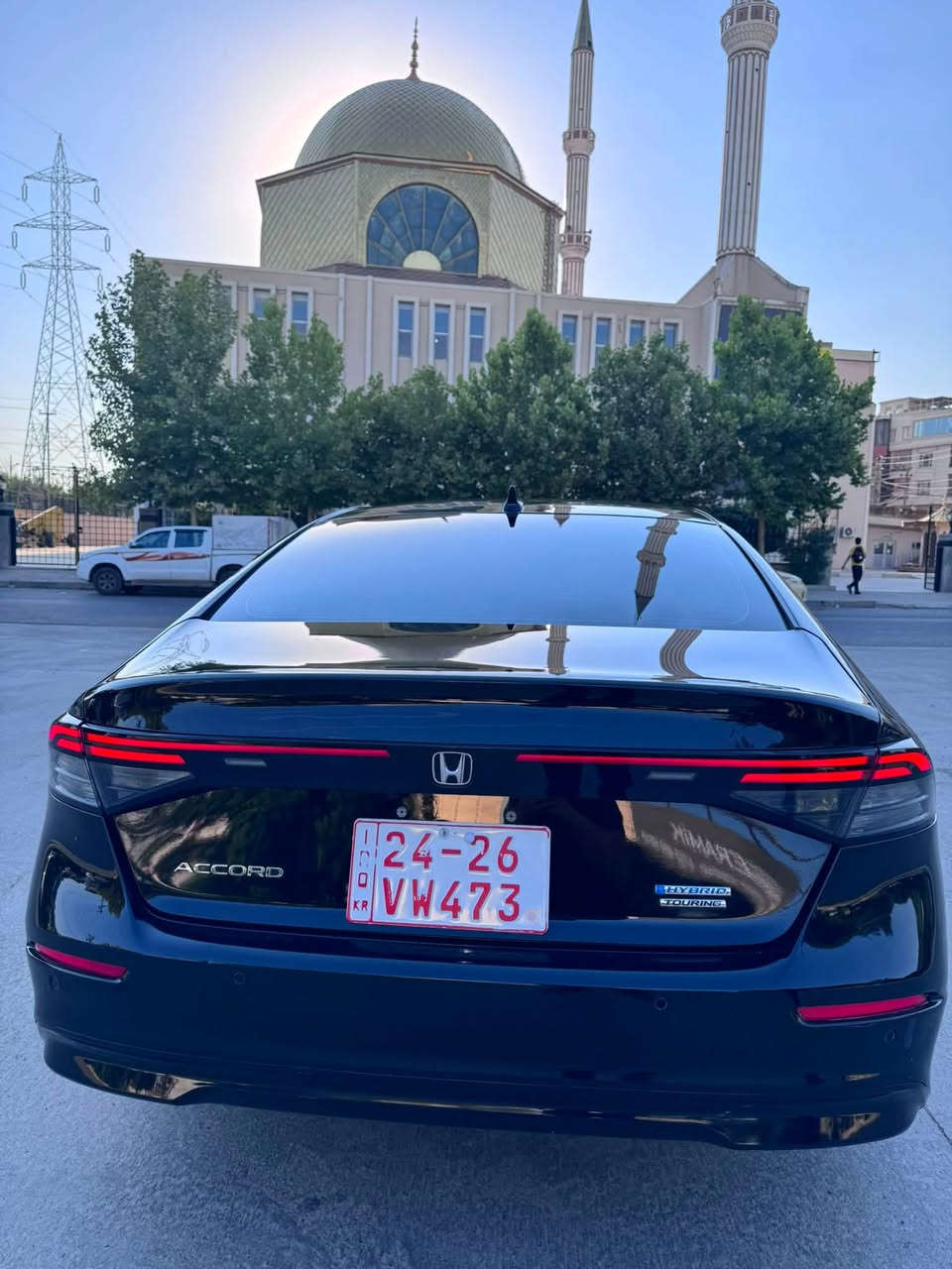 اعلي فئة مواصفات و سعر بلاش 💣🔥
Honda Accord 2024
هوندا اكورد 2024

مواصفات Touring يعني اعلي فئة 
(مقاعد تدفئة و تبريد-خزن ميمور-فتحة سقف-شاحن لاسلكي-شاشة كبيرة-داتاشو-رادار امامي و جانبي 360 درجة)

مكينة ٤سلندر+هايبرد حجم ٢.٠لتر
ماشية 30,000 ميل و بحالة جداً ممتازة 

السيارة بيها قطعتين سبغ 
باب امامي و خلفي فقط

سعر السيارة فقط 19,700$ و مجال
السيارة رقم كاتي و تترقم شمالي اربيل او دهوك 
((***********)) واتساب
