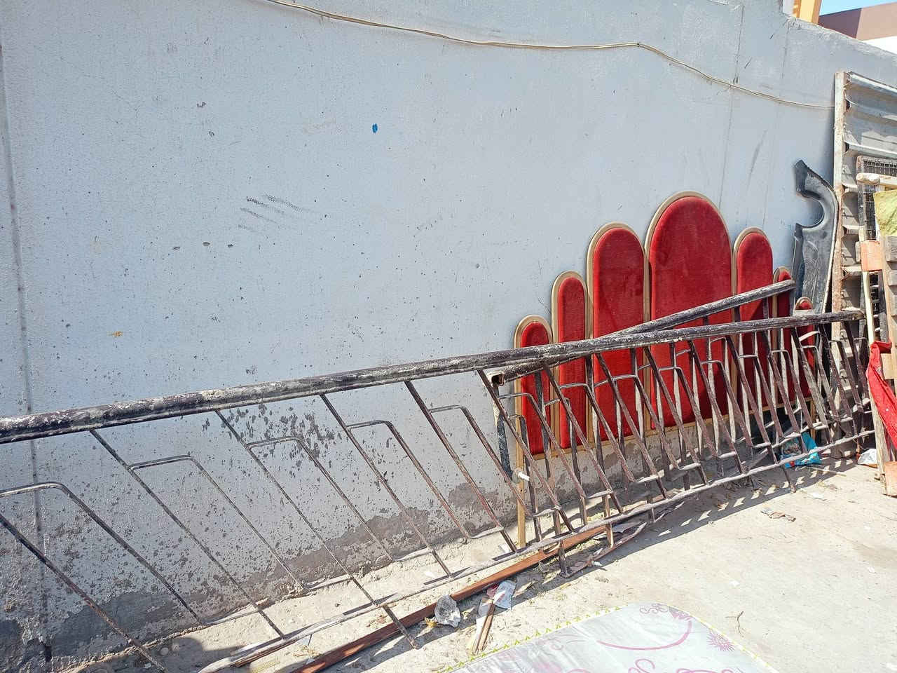سلام عليكم محجر درج شغل القوي للبيع 80 الف وبي مجال عنوان بغداد ستة لو سبع امتار
