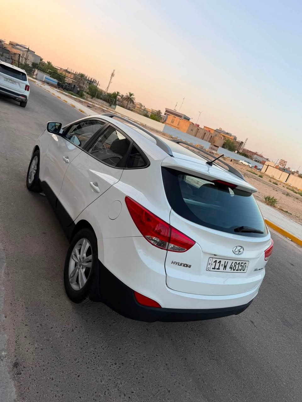 سلام عليكم توسان خليجي 

موديل 14فول مواصفات 

بغداد تحويل مباشر باسمنا 

كفالة كير مكينه حداديه تخم تاير تبريد ثلج ترايك زيرو 

مكينة 2000 دوش على وضع الشركه 

بيها قطعتين صبغ اثر شغط.  

السعر 128 قفل من الاخير اخوان مكان السيارة كربلاء 

استفسار ***********
