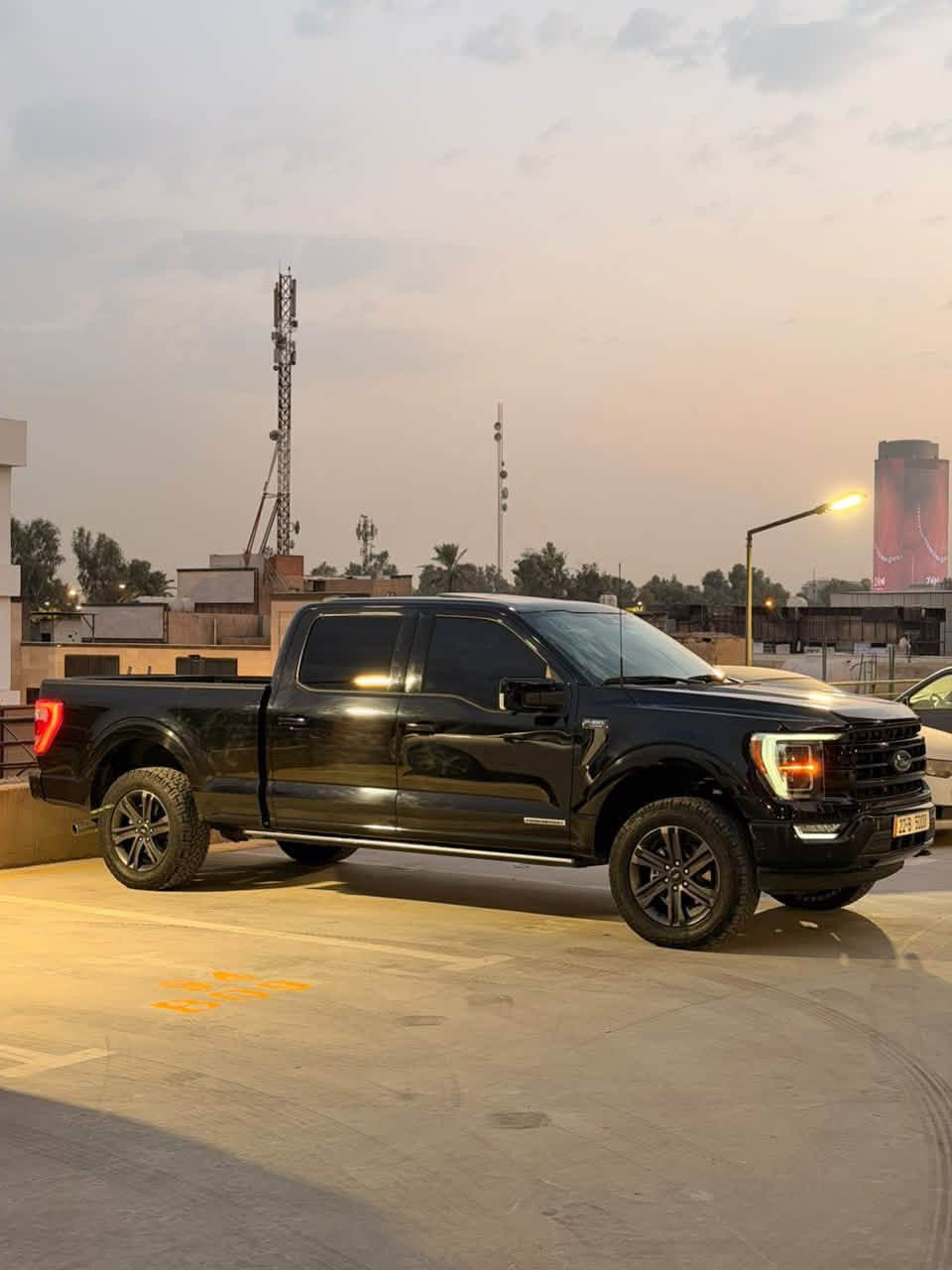 كل التفاصيل مذكورة .. 👇

نص مكتوب في الصور:
- FORD F-150 LARIAT PLATINUM VIP 2023 للاستفسار اكثر يرجى الاتصال على هذا الرقم *********** - ***********