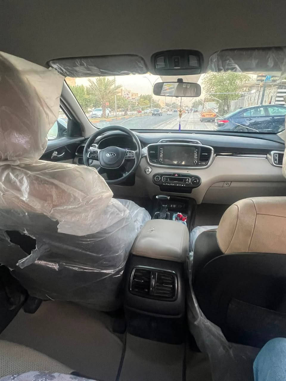 ))) سورنتو  2018 شكل 20
ماشيه 175K
🔹 نضيفة وما متعوبـة رقم بغداد الجديد باسمي 
 بيهه نص دعاميه الامامي صبغ ومكانين بارد ع كد شبرين ((محرك مفتوحه شغل شركه)) 

🔹 بصمات أبواب

🔹 بصمة تشغيل

🔹 بصمة صندوق

🔹 صندوق كهرباء (شفط)

🔹 إشارات بالمرايا

🔹 مرايا شفط

🔹 كاميرا خلفية دوّارة

🔹 رنكات كروم 19

🔹 نظام ترحيب

🔹 LED أمامي وخلفي

🔹 كشافات ضباب أمامي وخلفي

🔹 مكينة 6 سلندر (مرغوبة)

🔹 مقاعد جلد (أبلاد)

🔹 بردات خلفية

🔹 مقاعد كهرباء

🔹 منافذ AUX / USB

🔹 7 ركاب

🔹 حساسات أمامي وخلفي

🔹 مساعدة ركن

🔹 ستيرن كهرباء + تحكمات

🔹 4 أنظمة قيادة

🔹 تبريد 3 قطع 

🔹 مواصفات متكاملة

📍 المكان: بغداد الدوره ***********

سعر 205 وبيها مجال
