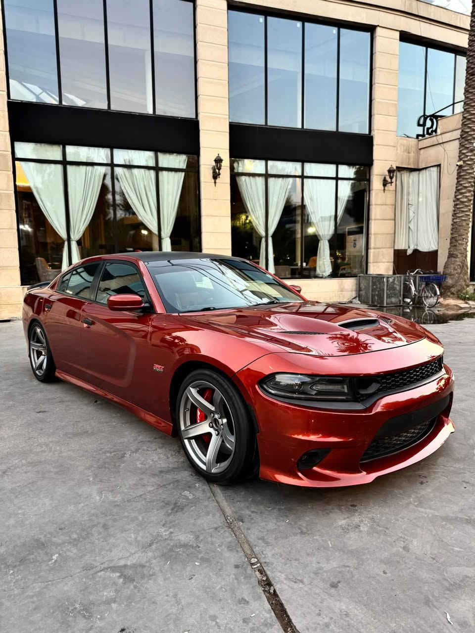 السلام عليكم جارجر 2021 فئة SRT 6.4  سكات باك
مواصفات فول 1/1 عدا الفتحة والرادار 
فجوج 6 بستن 
حادث السيارة جاملغ وبنيد سطحي بدون اي دواخل 
السيارة ستوك بلادية عليها فقط ولف حماوة  صدر امامي خلفي جديد
رقم اربيل بأسمي تحويل ثاني يوم 
السعر 243 وبيها مجال للشراي 🖤
ماشية 25 مكانها بغداد الدورة حي الميكانيك 
رقم الهاتف  ***********
