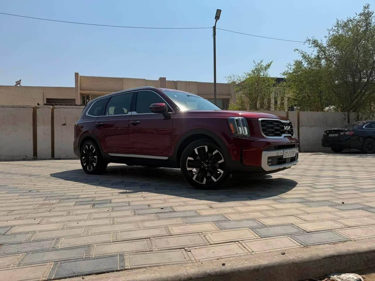 السلام عليكم
كيا تيلورايد موديل 2023sx برستيج اكس برو فول مواصفات  

رقم بغداد /ماشيه ٣٥ الف ميل

  كيا تيلورايد  sx xpro prestige

 محرك 6 سلندر 3800 

- كامرات 5 محيطية مراية داخلية كامرة 

-سقف اسود شامو كنتارا 

-بصمة ابواب امامية  وبصمة تشغيل وتشغيل عن بعد

-لايتات زينون عالي ناصي عدستين 

-اشارة في المرايا الجانبية مع حساسات الاجتياز 

-مصابيح ترحيب في مقابض الابواب + ترحيب بالمرايا 

-رادار امامي تفاعلي للتوقف التلقائي امامي خلفي وجانبي 

- السيارة فتحتين سقف 

-حساسات امامي خلفي

-غرفة السيارة جلد  

تحكم كهربائي متكامل لمقاعد  المقدمة 

-المقاعد الامامية  تدفئة وتبريد  والخلفيه ايضا

-شاشة دشبول كبيرة لمجموعة من الايعازات والضبط

-بردات اصلية للابواب الخلفية 

-مقاعد وسطية تطوى كهربائيا ويدوية الفتح 

-انارة محيطية

-مرايا جانبية شفط كهرباء 

-خاصية تحديد المسار والتنبيه عند الخروج من المسار

-المقعد الوسطي منفصل  VIP

-تبريد السيارة 3 قطع 

-وضعيات القيادة عدد 5 

-تنبيه بالارتجاج في المقود عند الخروج من المسار او عند الرجوع 

-كشن السائق ذاكره 

- جنطة كهرباء  

-ستيرن تدفئة  

-وضعيات قيادة + 4x4

-اوتو هولد + اوتو ستوب 

-تحديد مسار الي + مثبت سرعة 

-تبريد خلفي منفصل

حادث سياره / جاملغ خلفي وباب خلفي عكس سايق 

ايرباك سترين وبرده وكلشي راجع بلادي 

السعر /29000$ وبيها مجال للطيبين

مكان سياره بغداد /حي الجامعه او اليرموك 
‭***********‬
صور الحادث خاص 🌹
