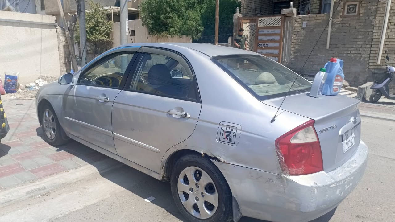سبكترا موديل 2005 للبيع 
سبكترا موديل 2005 للبيع رقم بابل مشروع وطني قبل عشر ايام هزة جديدة وحولته دولي مميز رقمه 
محرك وكير على البلاد شرط كل شهرين أبدل دهن بروفي كار اللتر ب15
دورة المياه شرط مي الماني زيتي اللتر ب7 آلاف دينار 
باتري قبل خمس ايام شاده بعده بجيسه من رعد الشوك
داينمو قبل ثلاث اشهر فتحته من سيارة حاوية 
عمبار فتحته من سيارة وشديته قبل ثلاث ايام 
دسكات وبونزات قبل اسبوع شادهن قبل الهزة 
سبير البلادي موجود بيه
حادثه جاملغ امامي عكس السائق مال امريكا 
السيارة جاردة لاصبغ جمالية ومليانه معجون انت تصبغه على ايدك 
تبريد السيارة غاز طاير قبل شهرين وماسويته 
اي استفسار الاتصال ***********
السيارة باسمي صارله 8 سنوات عندي من البيت للدوام ومن الدوام للبيت 
السعر 67 ورقة علما ابيع عقد مروري اداور مباشر
