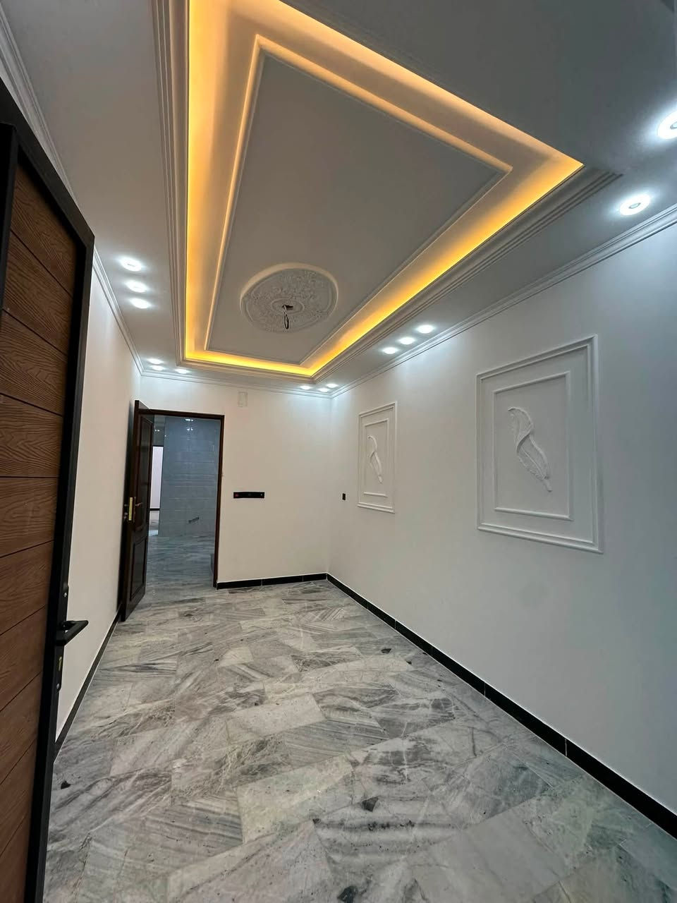 ٧٦ متر للبيع
اضلاع مستقلة 

مدخلين 

يحتوي على#استقبال #مطبخ #٣غرف #خدمات

الموقع 📍الشعب حي العقاري الثانيه

للأستفسار آكثر الأتصال على الأرقآم 

***********
