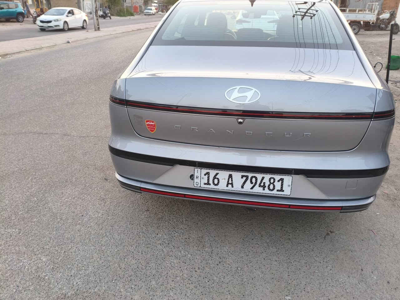 ياالله السلام عليكم
للبيع ازيرا وارد كوري
موديل 24
 غاز بلاد دخول جديد كتاب شهداء رقم قادسيه وكاله عامه بأسم المشتري السياره مكفوله كفاله عامه كفاله حته من البارد والشخط مواصفات فول الفول للاخير مكينه 6 سرندر 
المقاعد كهرباء وتدفئه وتبريد وخزن ميموري جنه شفط كهرباء ستيرن كهرباء السياره كلش جديده احلا من الصور ماشيه 99 حقيقي تخم تاير كوري بلاد جديد وبعد هواي مواصفات موضحه داخل الصور السعر 225 وبيه مجال قليل كلش مكان السياره ناصريه مركز المدينه للاستفسار الاتصال *********** او واتساب

