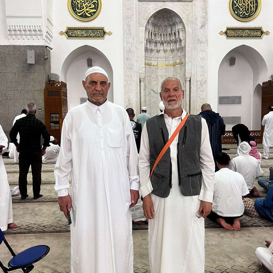 في رحاب الحبيب المصطفى ﷺ... لحظات إيمانية لا تُنسى! 🕌✨
​من أرض طيبة الطيبة ومن جوار الروضة الشريفة والمزارات المباركة، صور معتمرينا الأكارم تعكس أجواء الخشوع والطمأنينة التي نعتز بتقديمها. في شركة سماء المدائن، خدمتكم شرف، وراحتكم طوال الرحلة هي غايتنا الأولى دائماً.
​✨ فرصة جديدة لزيارة الديار المقدسة بانتظاركم! ✨
​احجز مقعدك الآن في رحلتنا القادمة وكن جزءاً من هذه الأجواء المباركة:
​تاريخ الانطلاق: 5 / 9 / 2026
​السعر: 750,000 دينار عراقي فقط!
​المميزات: طيران شامل لجميع الخدمات (تأشيرة، سكن، نقل، وإرشاد).
​📍 العنوان: بغداد - المدائن - الوردية
📞 للحجز والاستفسار: *********** | ***********
